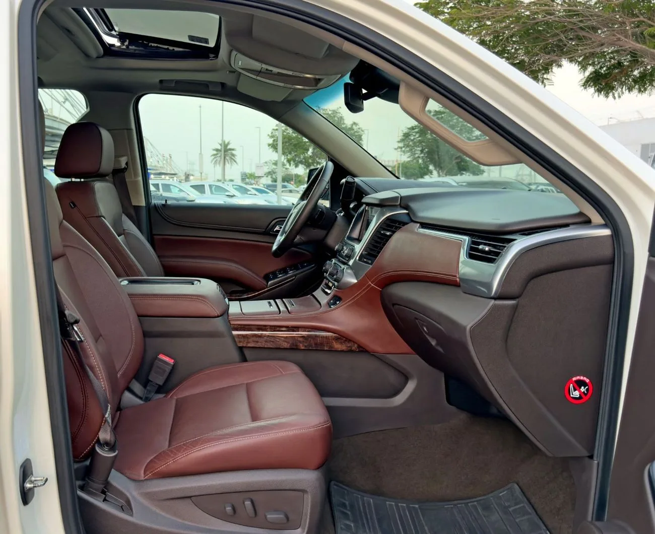 2015 Chevrolet Tahoe angeboten von einem Fachhändler in Dubai, Vereinigte Arabische Emirate, Foto 11 von 14