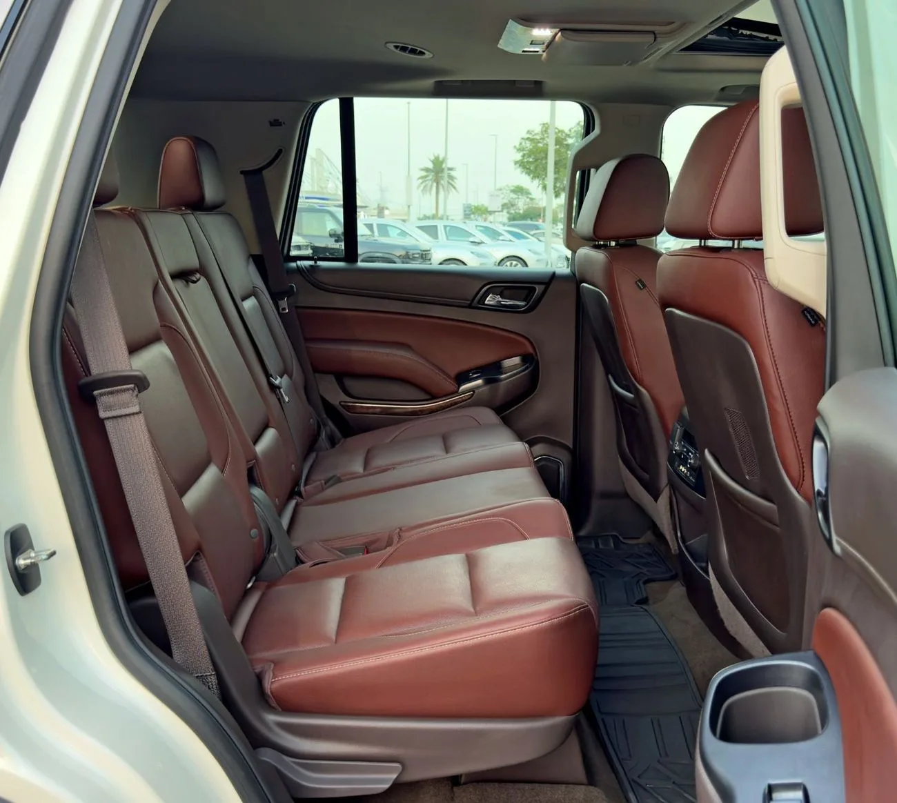 2015 Chevrolet Tahoe angeboten von einem Fachhändler in Dubai, Vereinigte Arabische Emirate, Foto 12 von 14