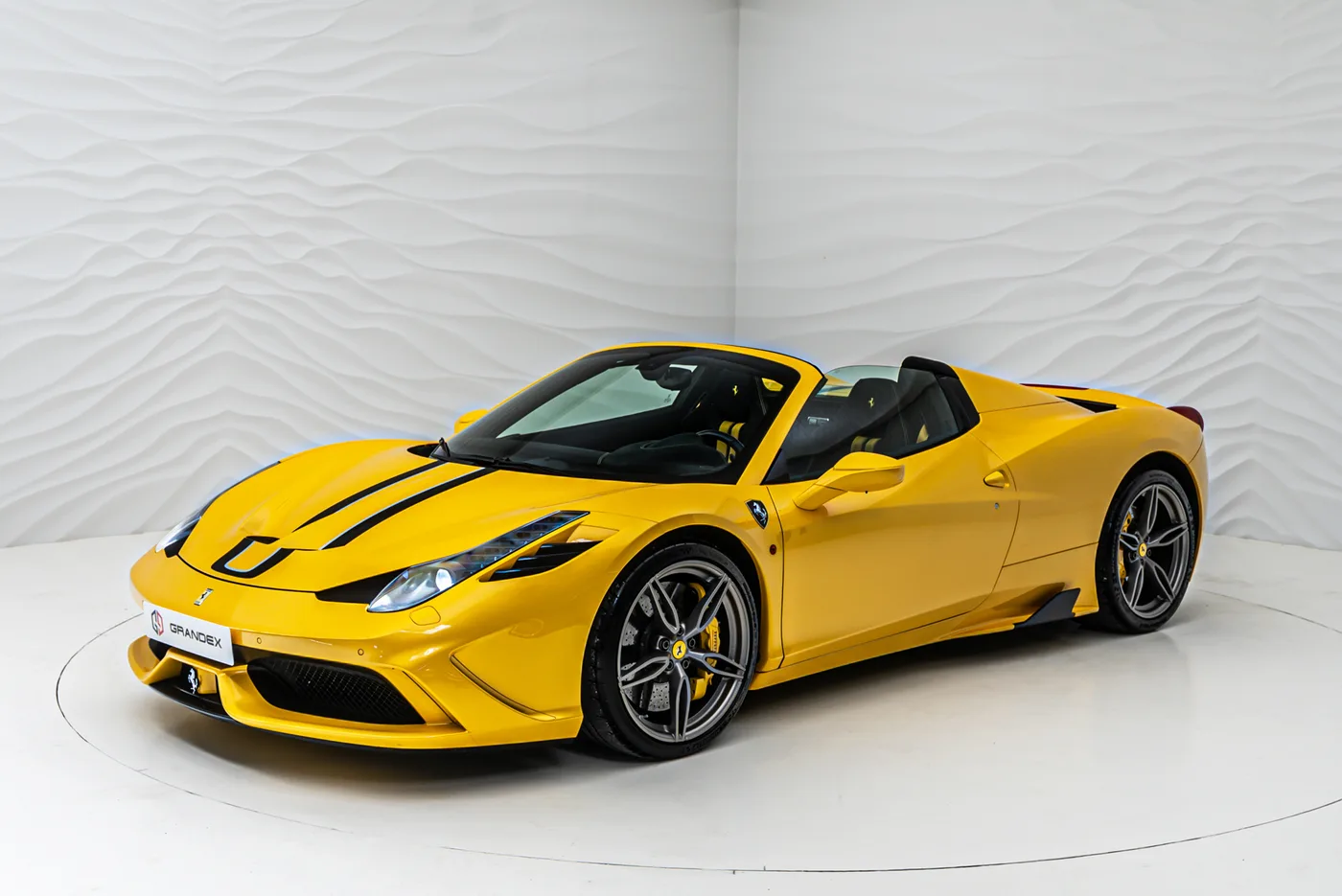 2015 Ferrari 458 Speciale A proposée par un concessionnaire spécialisé à Sengenthal, Allemagne, photo 2 sur 10