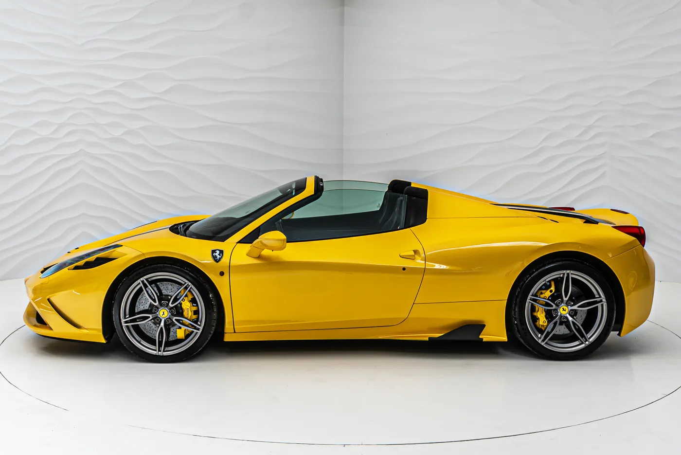 2015 Ferrari 458 Speciale A proposée par un concessionnaire spécialisé à Sengenthal, Allemagne, photo 3 sur 10
