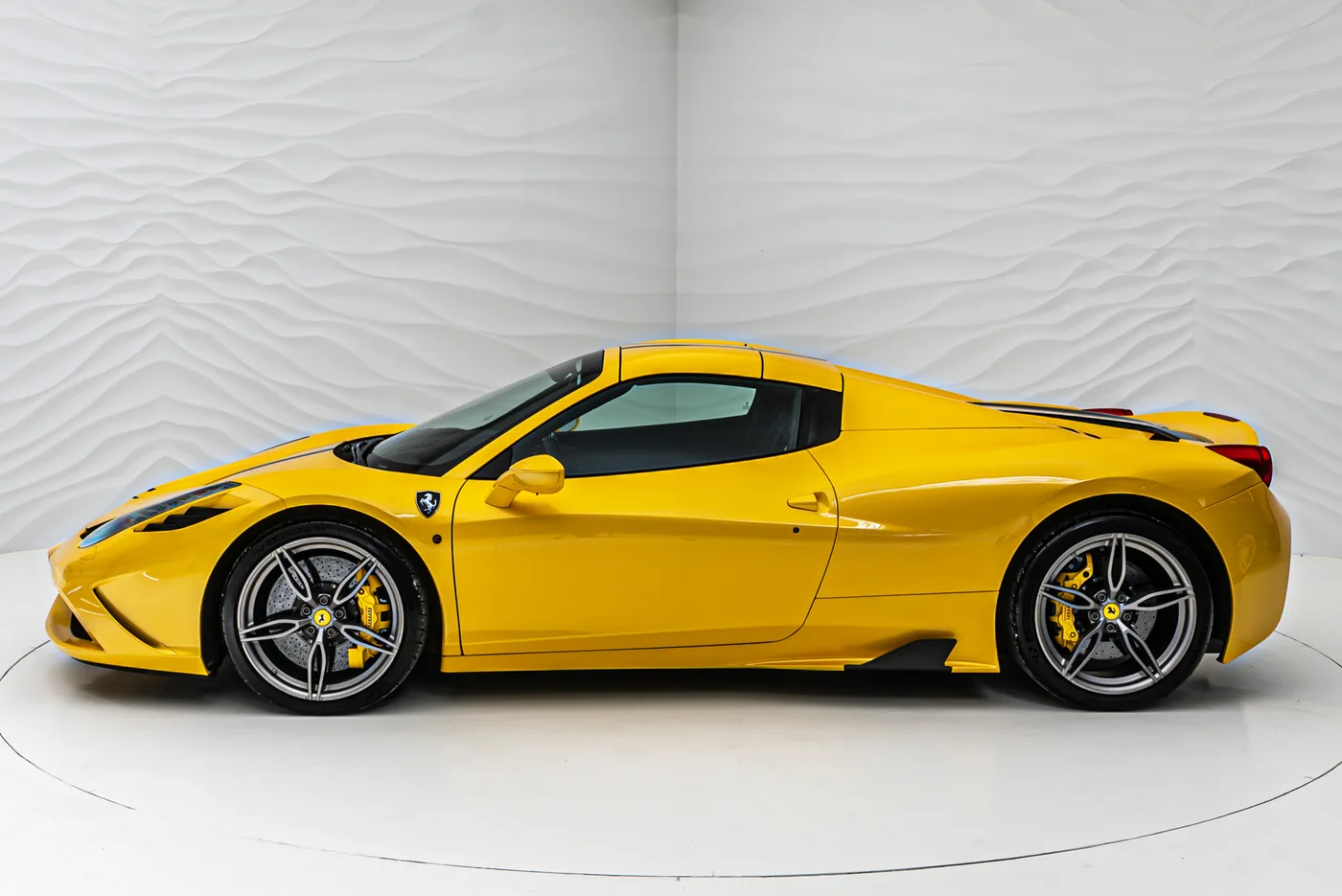 2015 Ferrari 458 Speciale A proposée par un concessionnaire spécialisé à Sengenthal, Allemagne, photo 4 sur 10