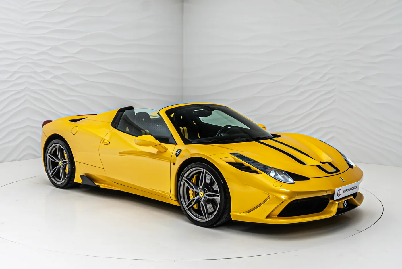 2015 Ferrari 458 Speciale A proposée par un concessionnaire spécialisé à Sengenthal, Allemagne, photo 9 sur 10