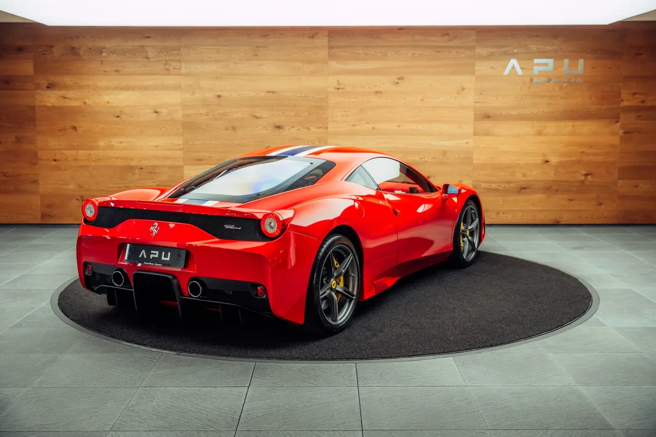 2015 Ferrari 458 Speciale proposée par un concessionnaire spécialisé à Uznach, Suisse, photo principale