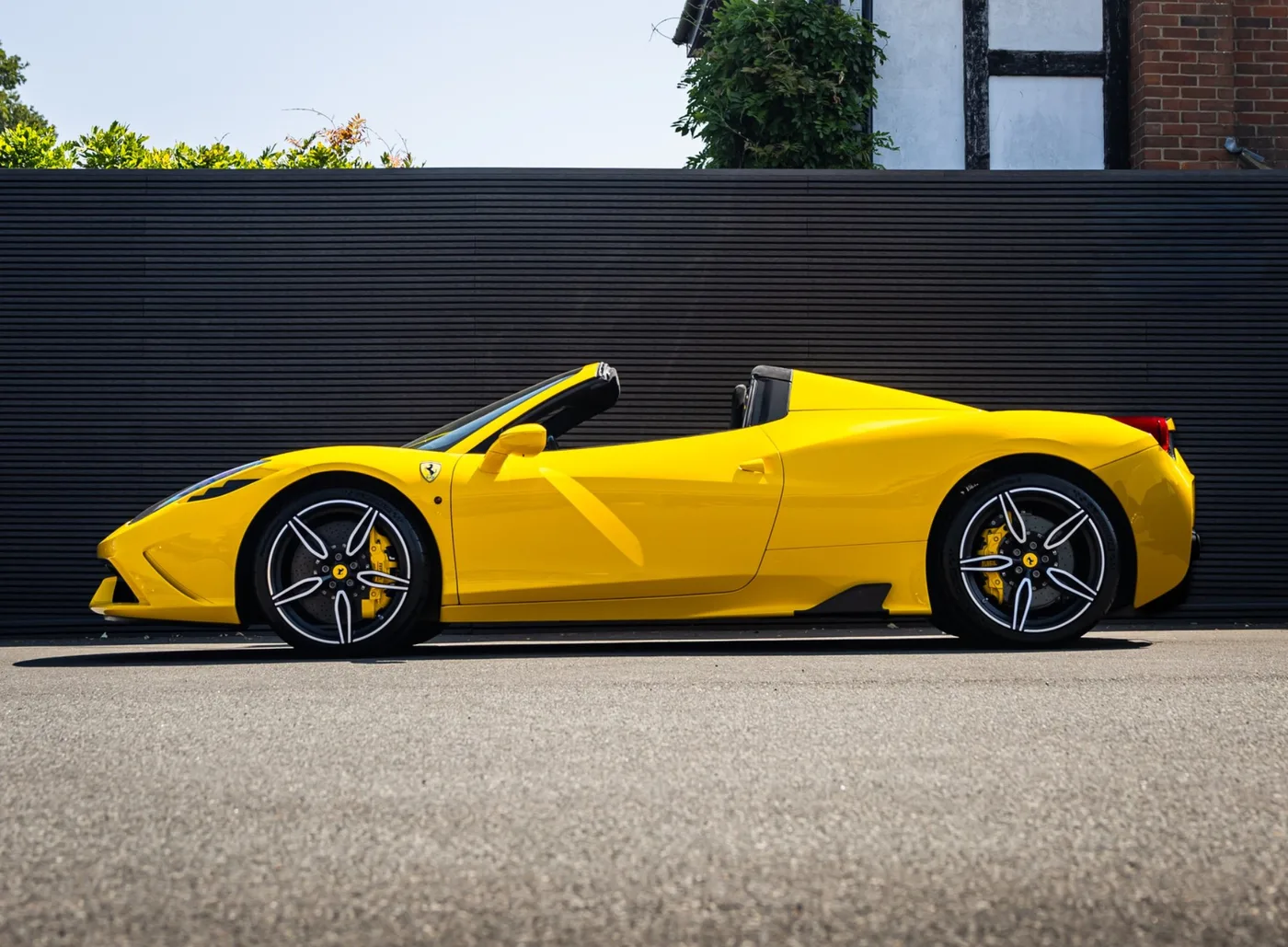 2015 Ferrari 458 Speciale A angeboten von einem Fachhändler in Banstead, Vereinigtes Königreich, Foto 2 von 25