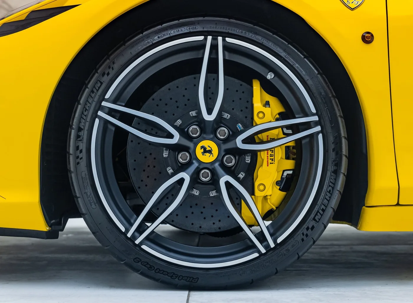 2015 Ferrari 458 Speciale A angeboten von einem Fachhändler in Banstead, Vereinigtes Königreich, Foto 16 von 25