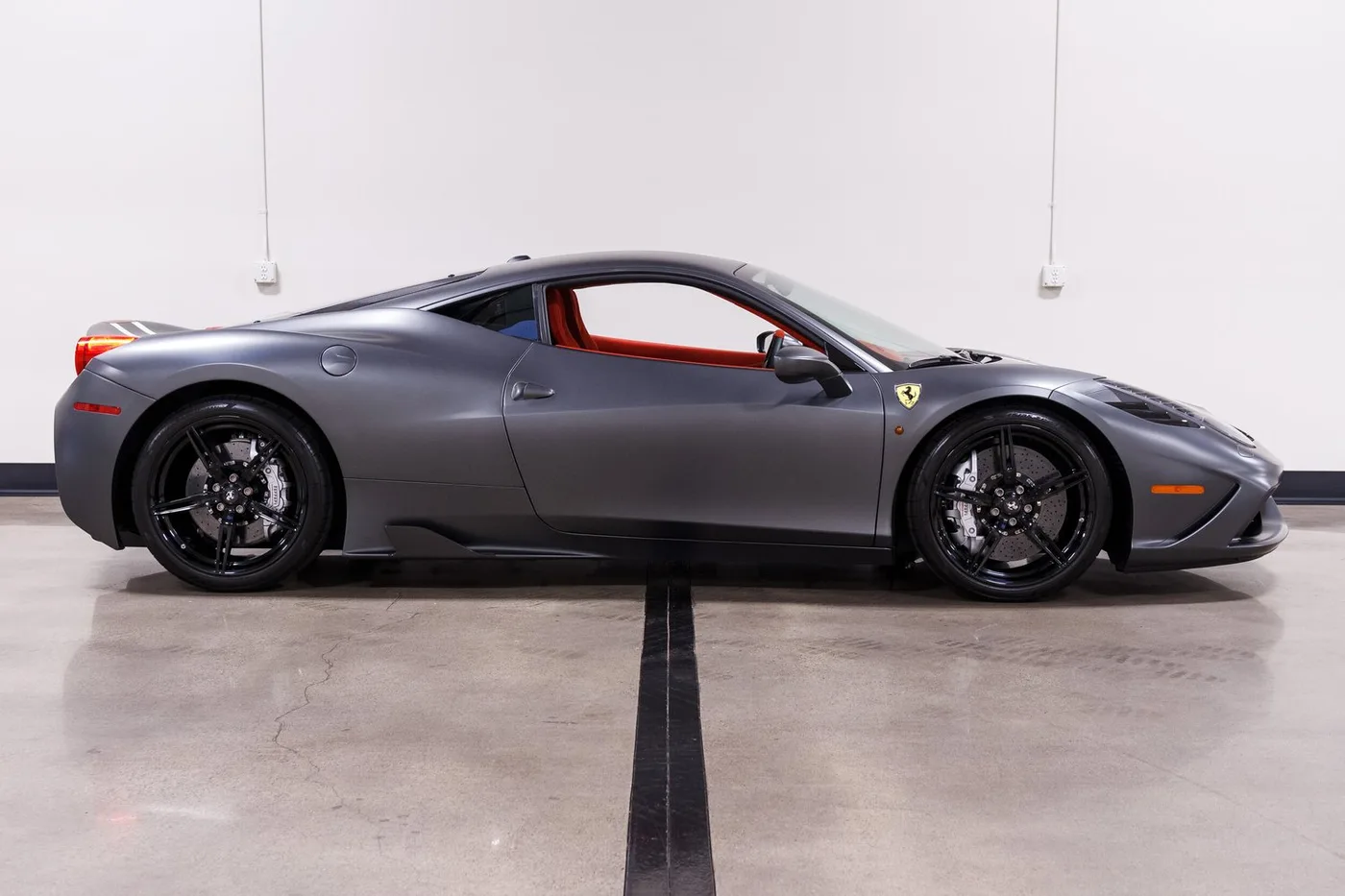 2015 Ferrari 458 Speciale verkauft von einem Fachhändler in Costa Mesa, Vereinigte Staaten, Foto 9 von 15