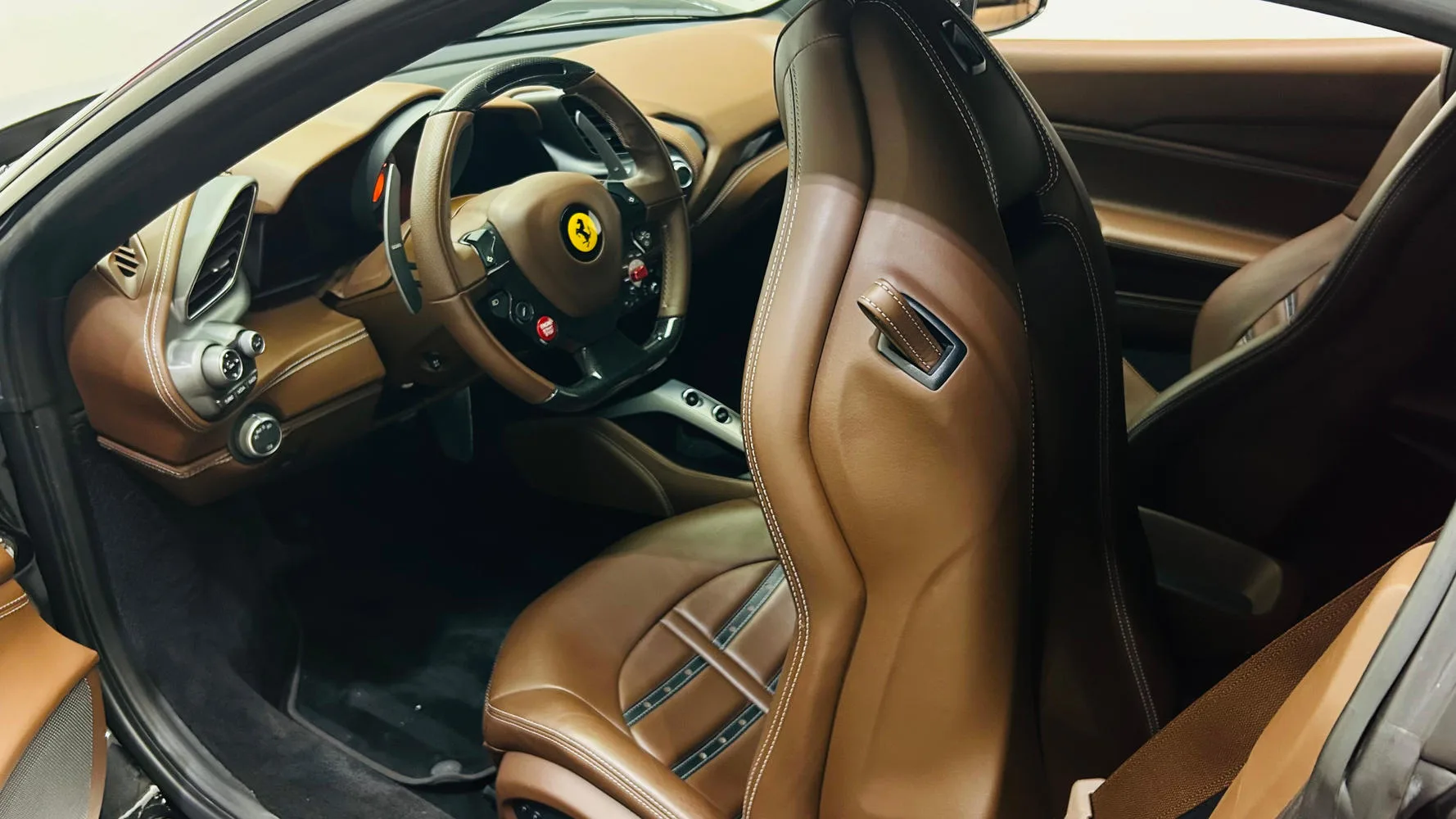 2015 Ferrari 488 GTB, 24/30