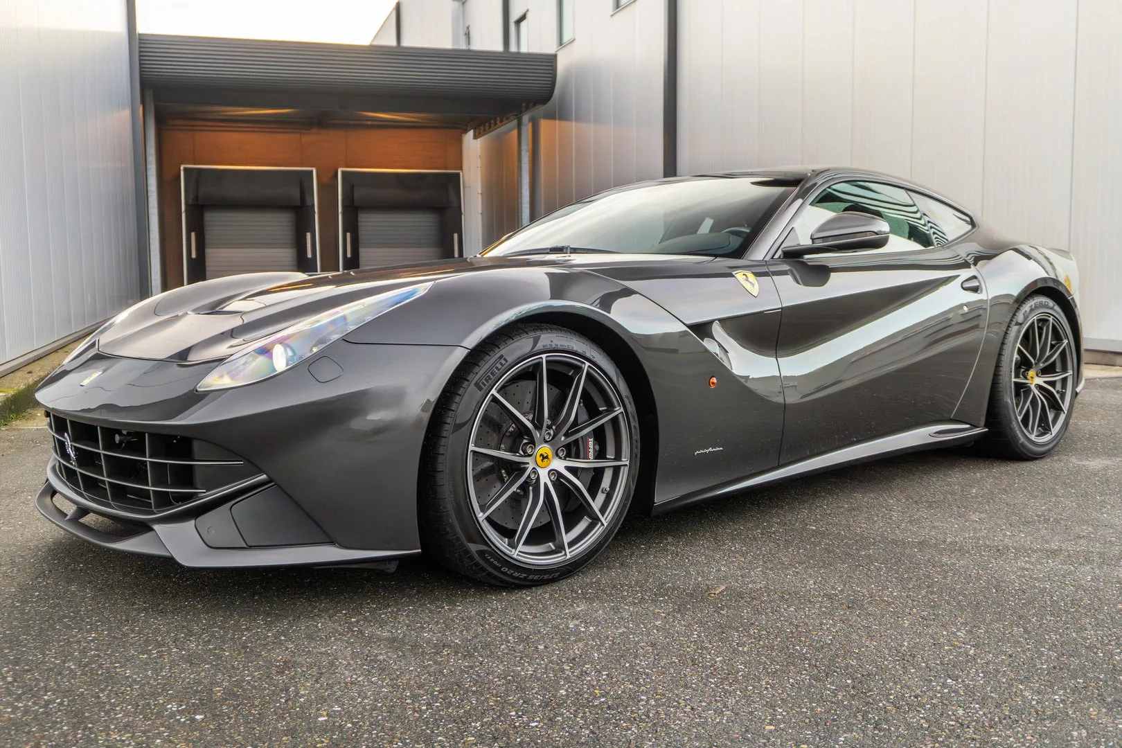 2015 Ferrari F12berlinetta angeboten von einem Supersportwagenhändler in Woerden, Niederlande, Hauptfoto