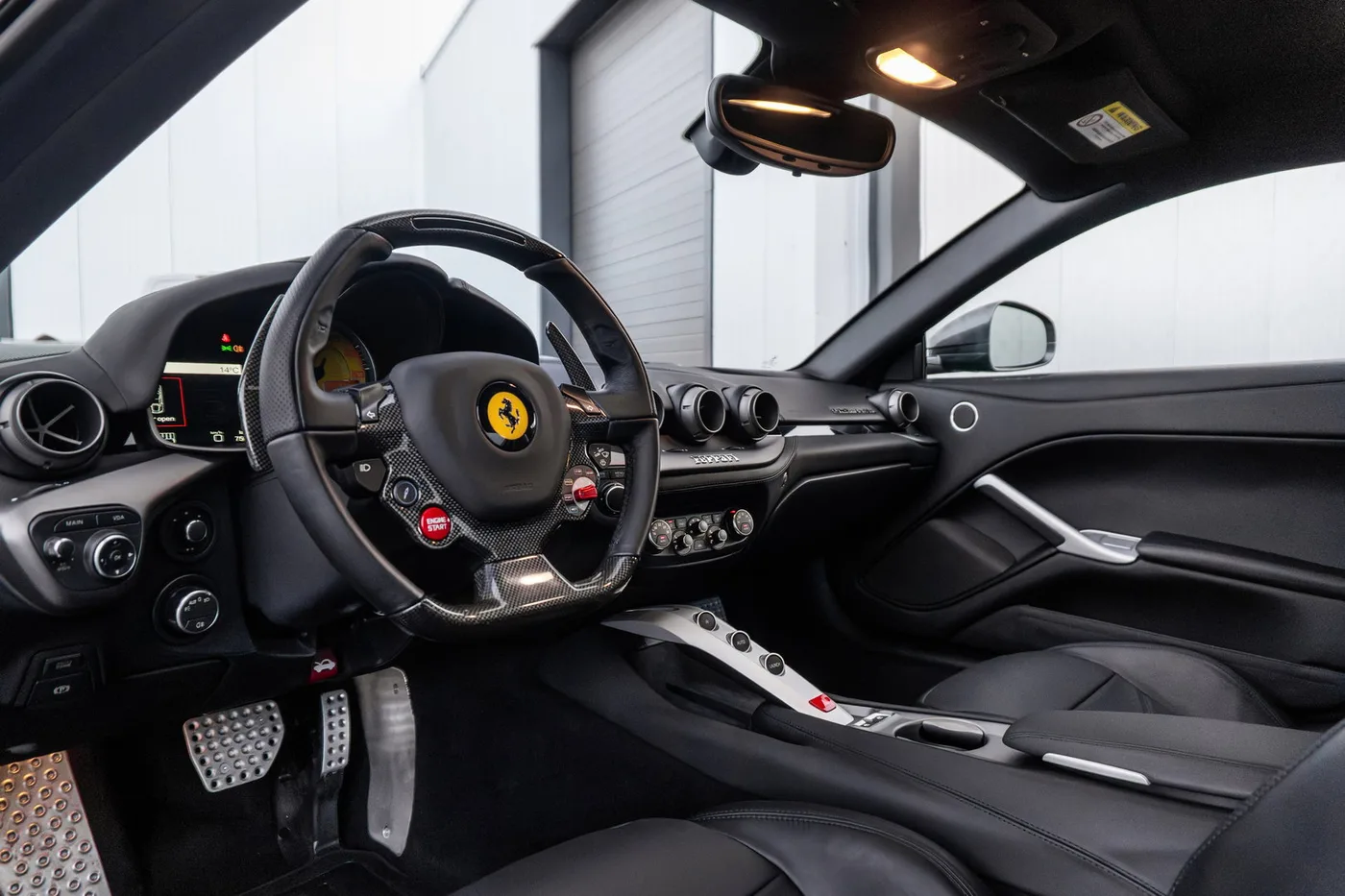 2015 Ferrari F12berlinetta angeboten von einem Supersportwagenhändler in Woerden, Niederlande, Foto 3 von 25
