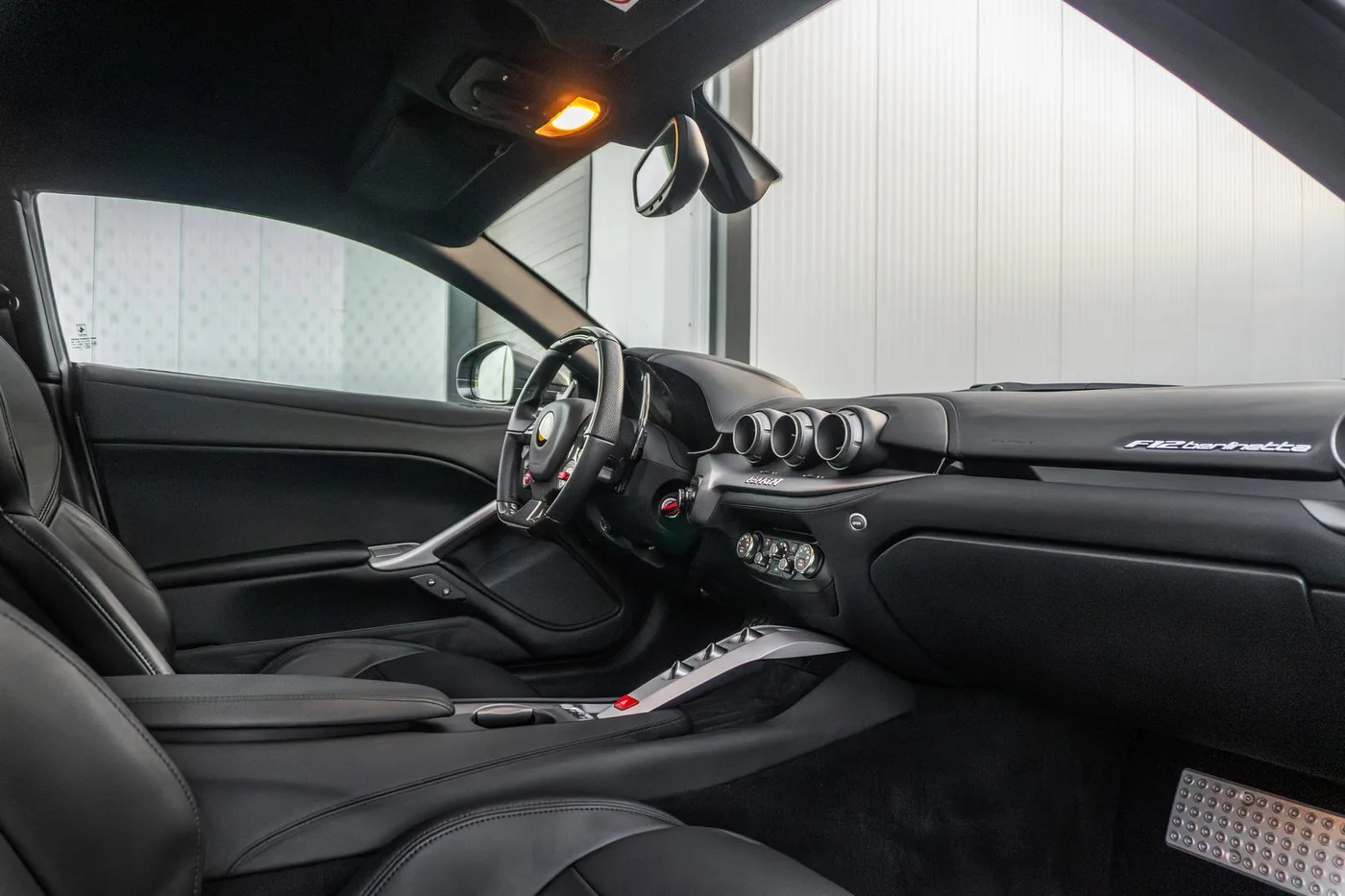 2015 Ferrari F12berlinetta angeboten von einem Supersportwagenhändler in Woerden, Niederlande, Foto 5 von 25