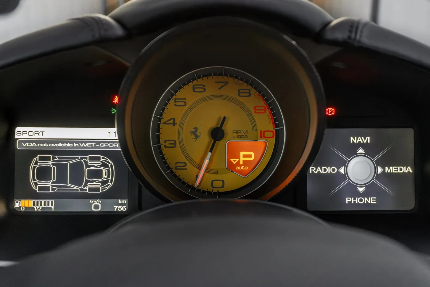 2015 Ferrari F12berlinetta angeboten von einem Supersportwagenhändler in Woerden, Niederlande, Foto 6 von 25