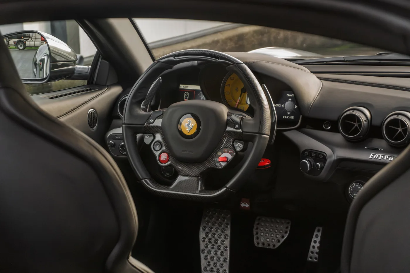 2015 Ferrari F12berlinetta angeboten von einem Supersportwagenhändler in Woerden, Niederlande, Foto 20 von 25