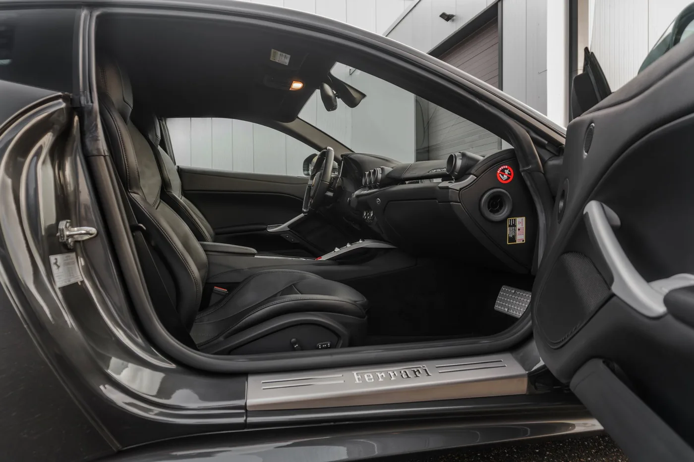 2015 Ferrari F12berlinetta angeboten von einem Supersportwagenhändler in Woerden, Niederlande, Foto 21 von 25