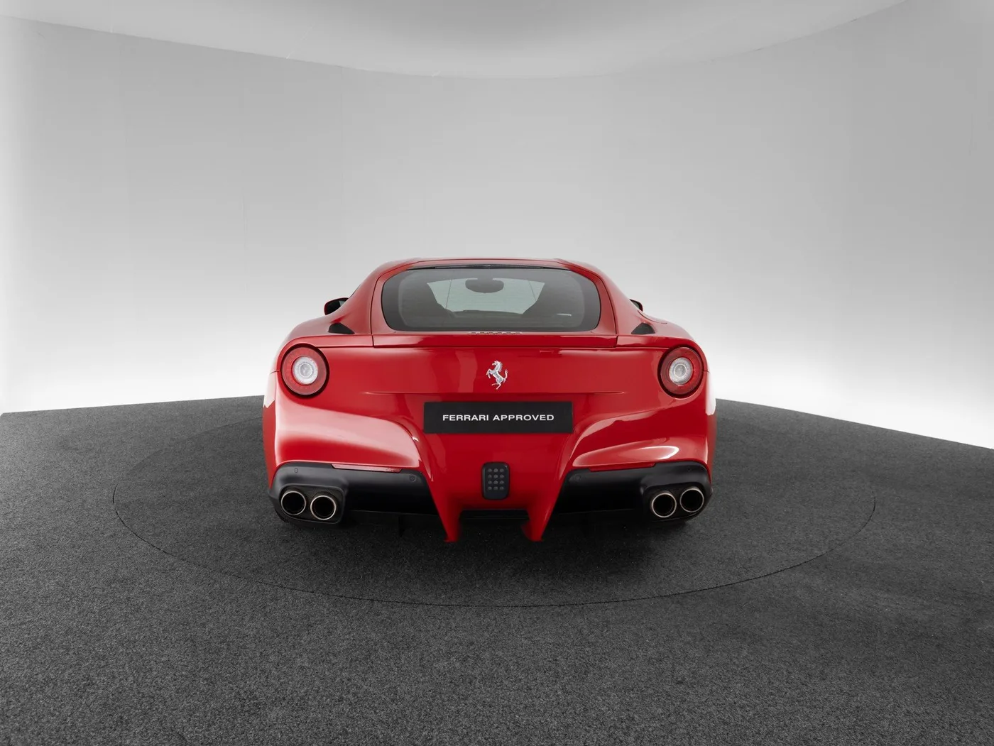 2015 Ferrari F12berlinetta proposée par un concessionnaire spécialisé à Singen, Allemagne, photo 4 sur 15
