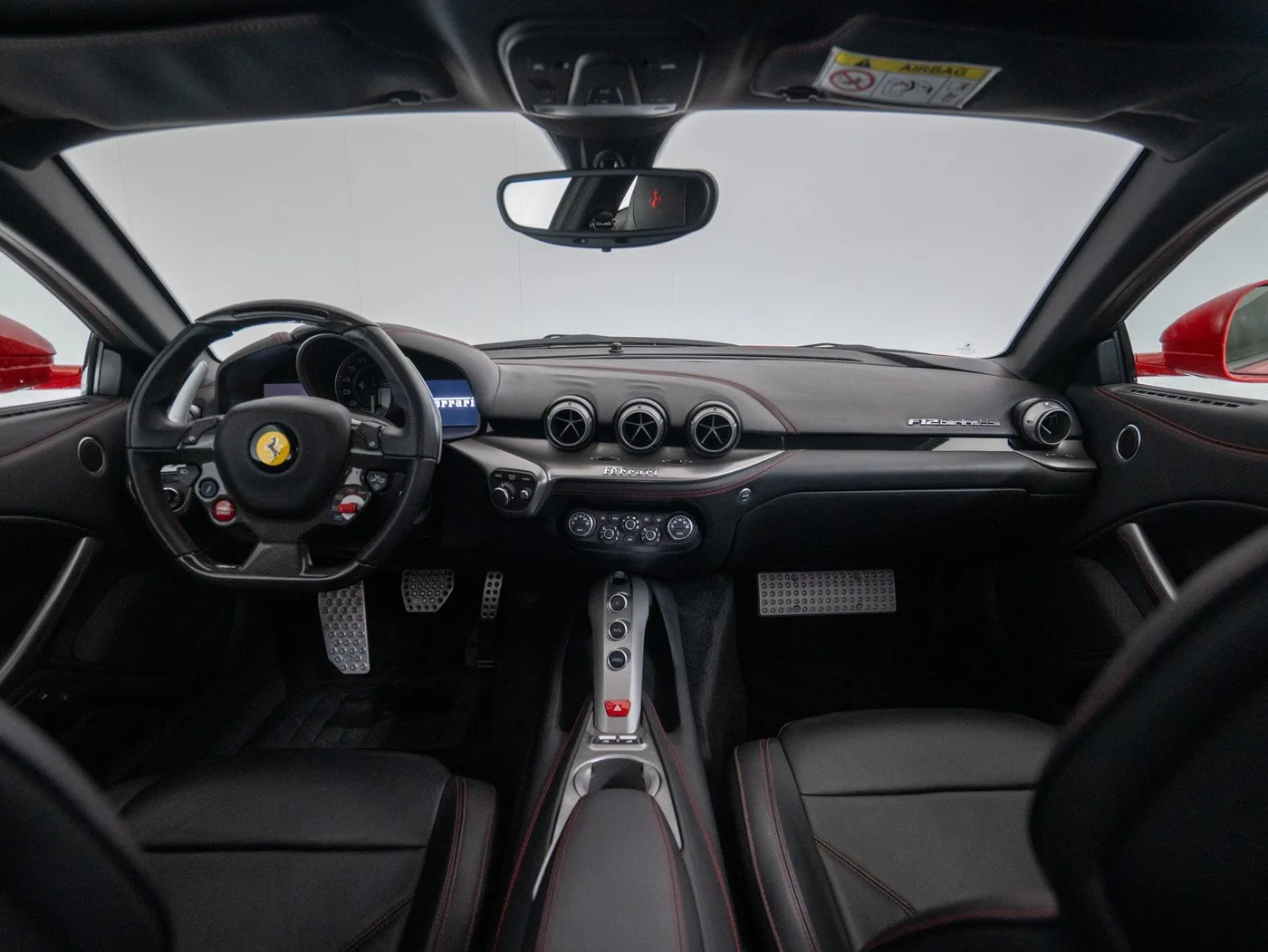 2015 Ferrari F12berlinetta proposée par un concessionnaire spécialisé à Singen, Allemagne, photo 8 sur 15