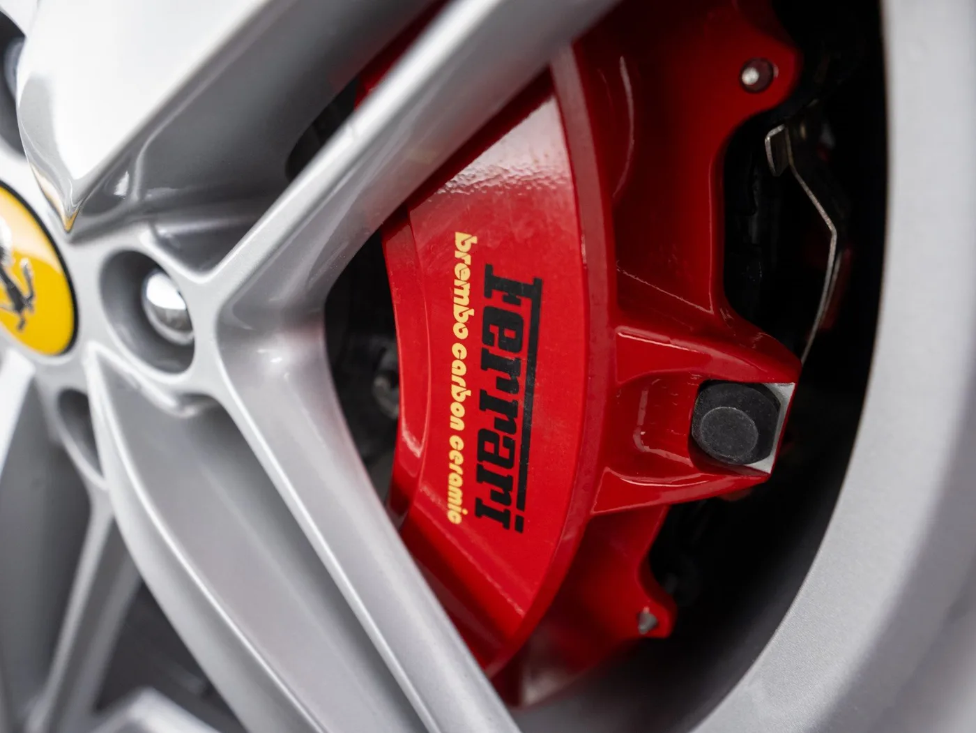 2015 Ferrari F12berlinetta proposée par un concessionnaire spécialisé à Singen, Allemagne, photo 11 sur 15