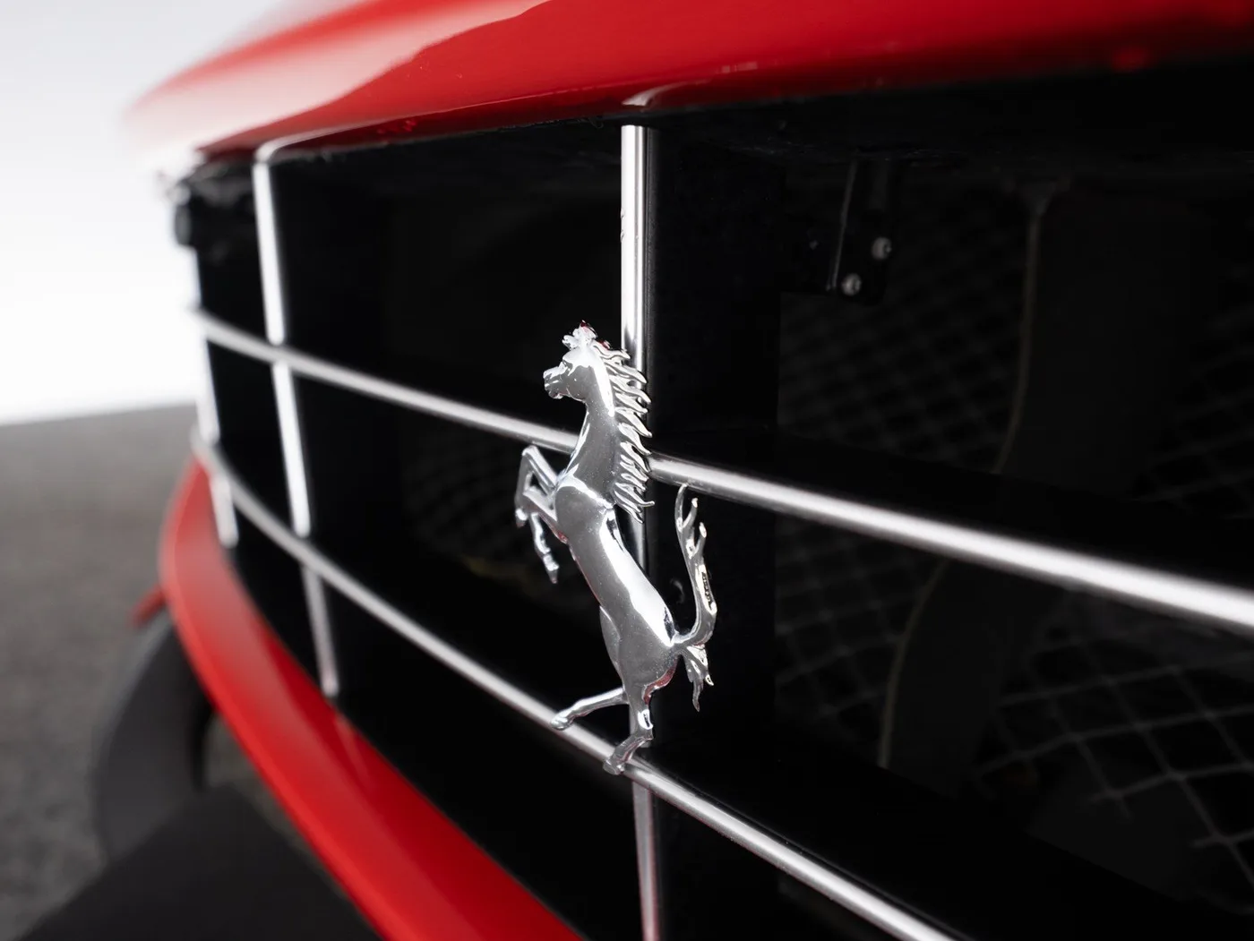 2015 Ferrari F12berlinetta proposée par un concessionnaire spécialisé à Singen, Allemagne, photo 15 sur 15