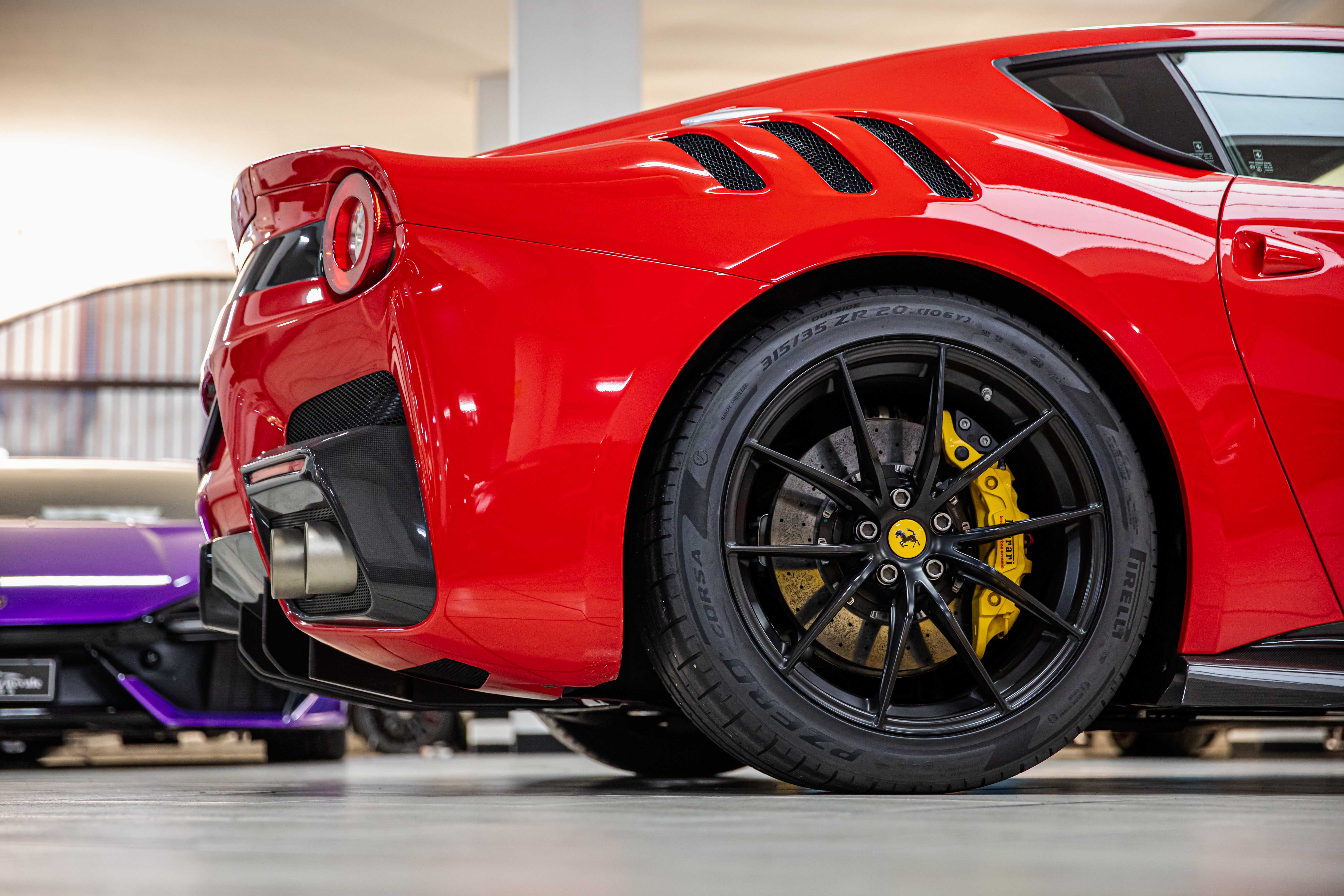 2015 Ferrari F12tdf proposée par un concessionnaire spécialisé à Milan, Italie, photo 14 sur 20