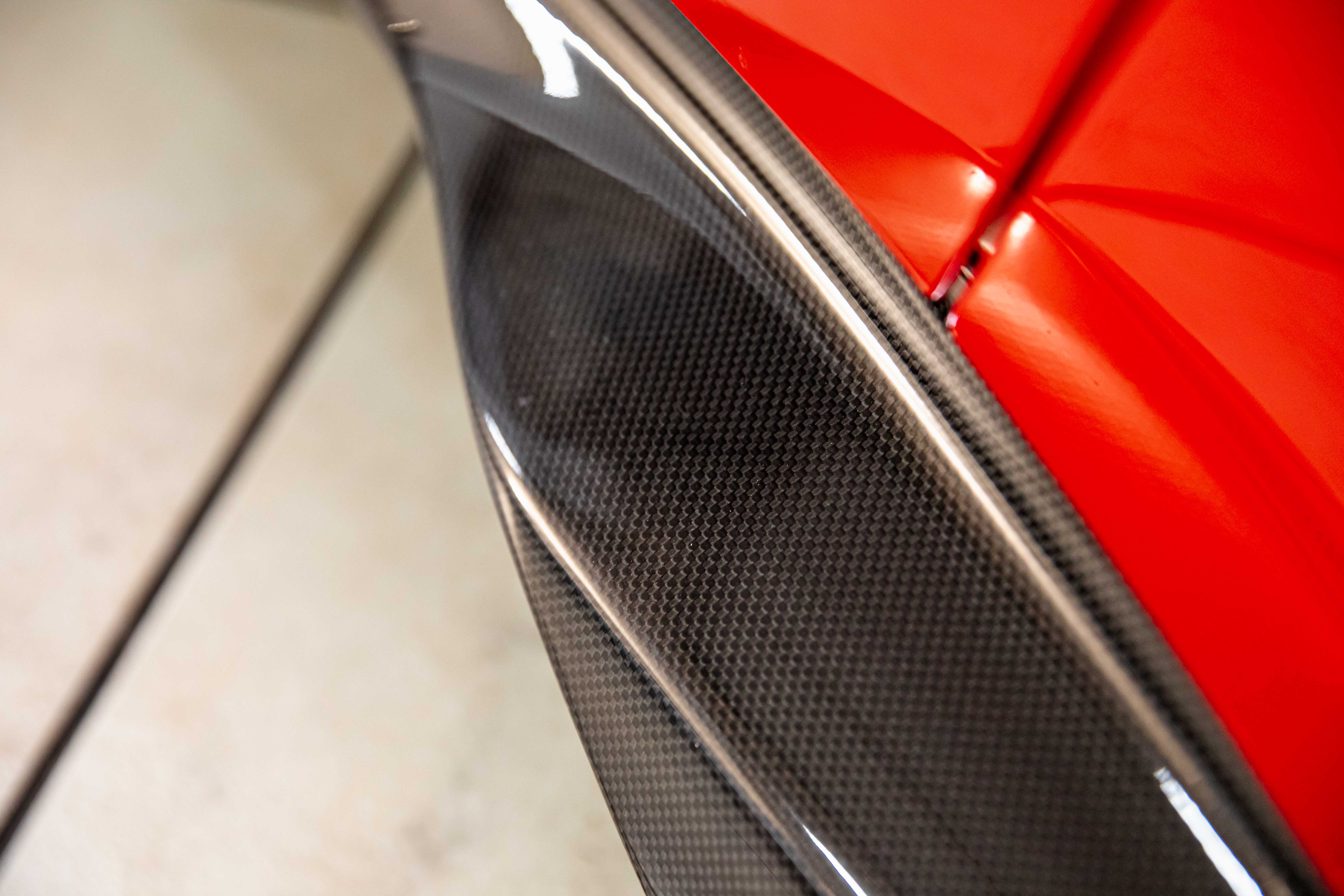 2015 Ferrari F12tdf proposée par un concessionnaire spécialisé à Milan, Italie, photo 17 sur 20