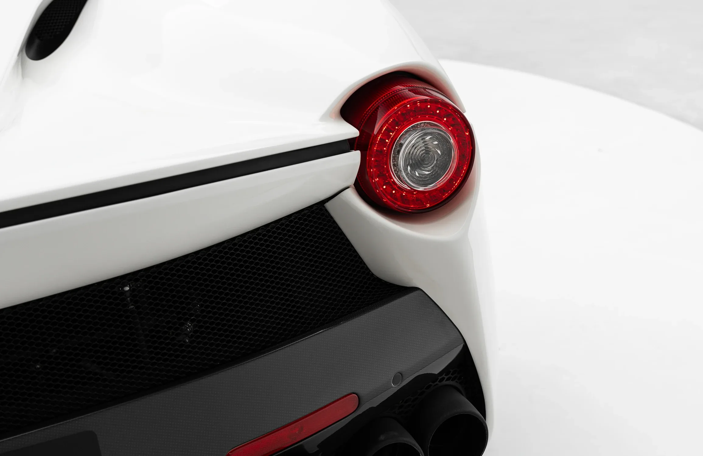 2015 Ferrari LaFerrari, 29/30