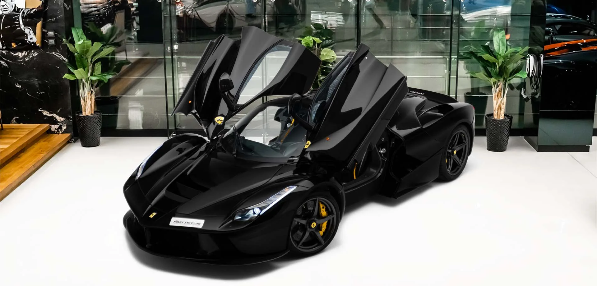 2015 Ferrari LaFerrari angeboten von einem Fachhändler in Dubai, Vereinigte Arabische Emirate, Hauptfoto