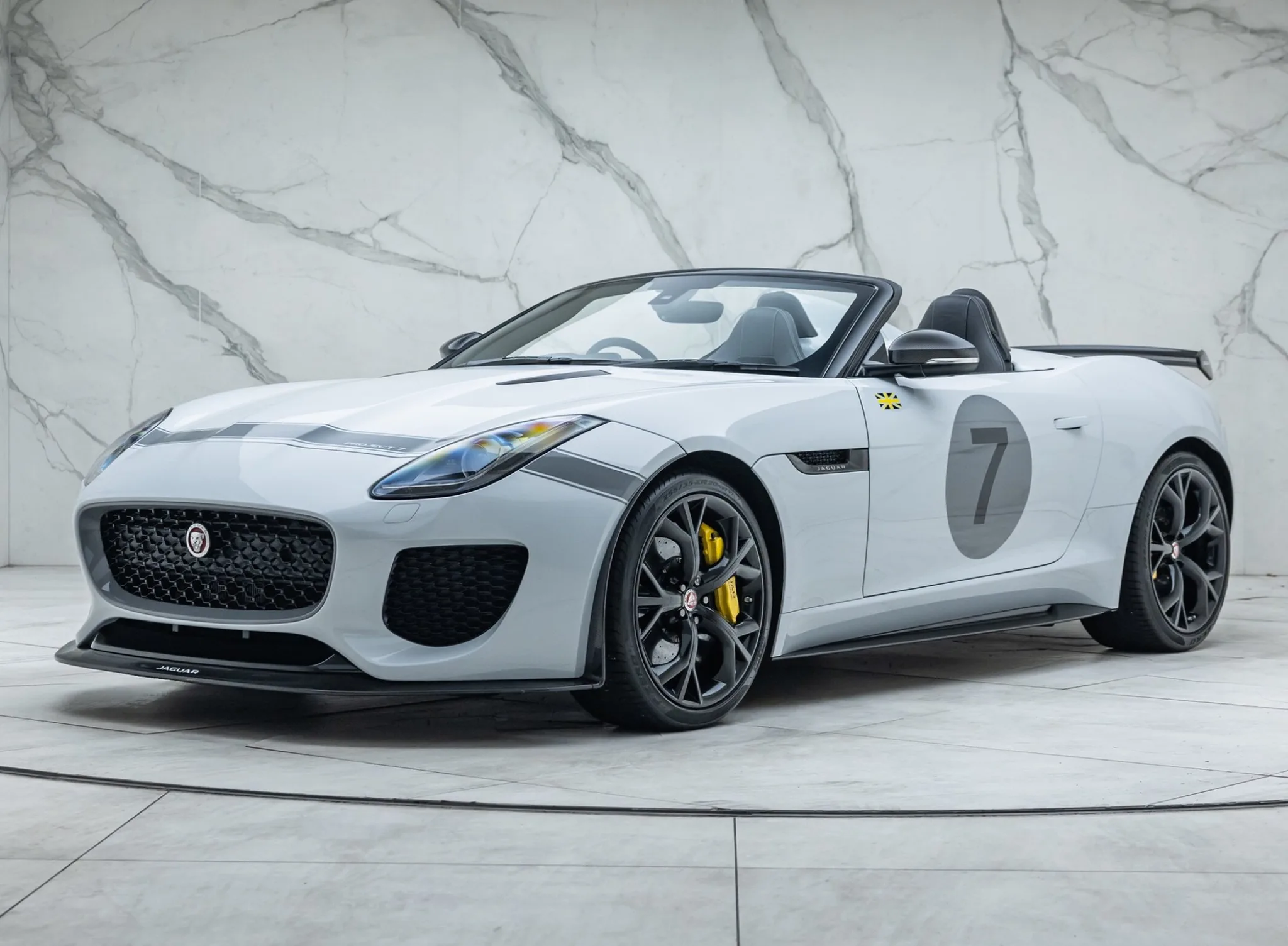 2015 Jaguar F-Type Project 7 proposée par un concessionnaire spécialisé à Banstead, Royaume-Uni, photo principale