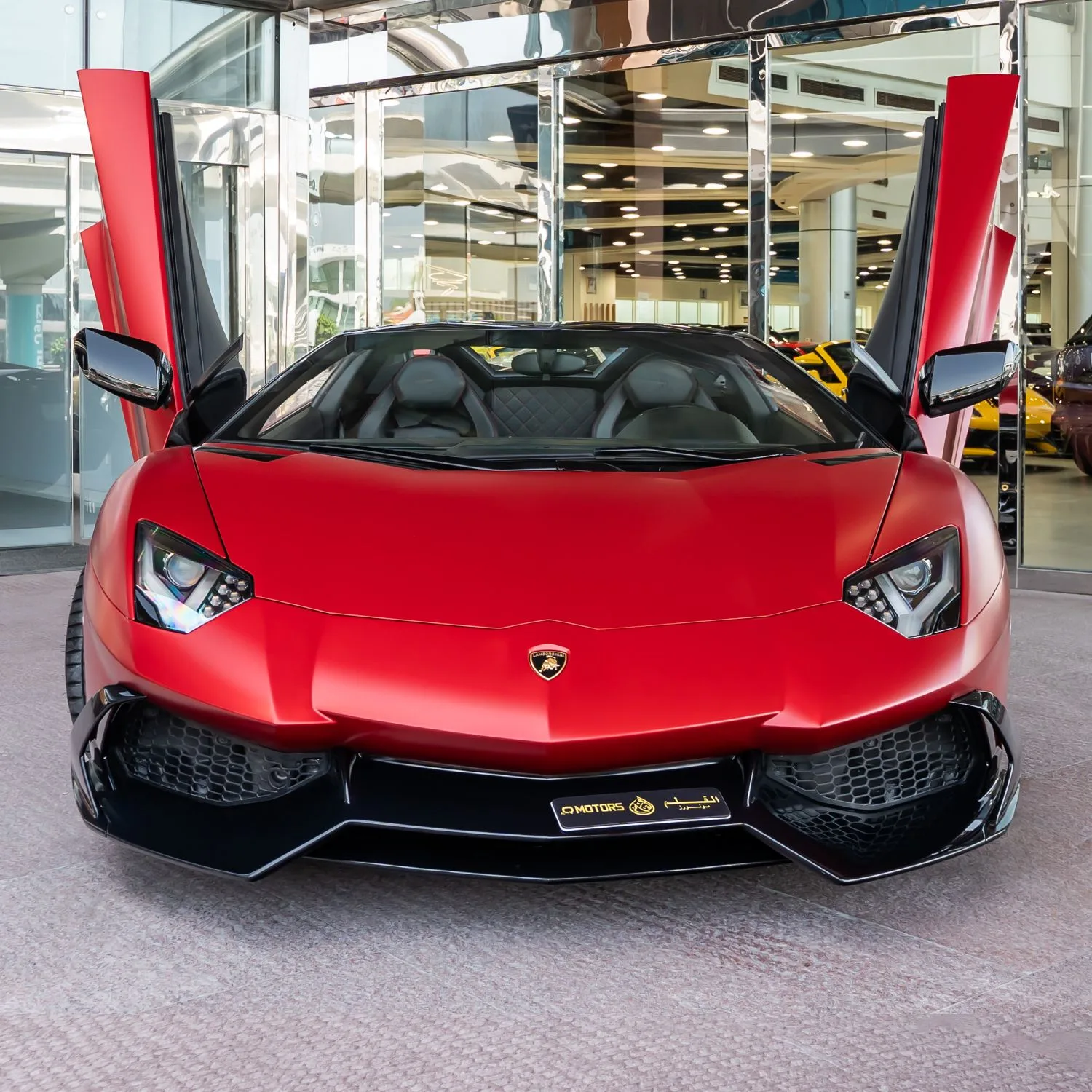 2015 Lamborghini Aventador Roadster proposée par un concessionnaire spécialisé à Dubai, Émirats arabes unis, photo 3 sur 12