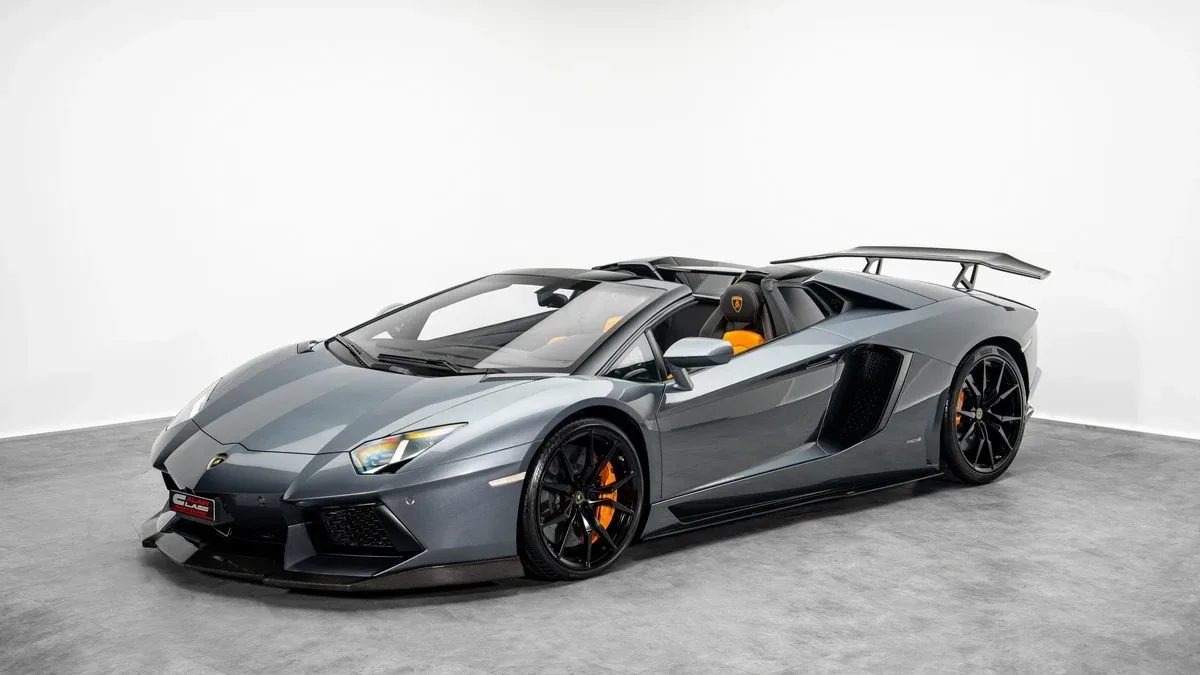 2015 Lamborghini Aventador Roadster angeboten von einem Fachhändler in Dubai, Vereinigte Arabische Emirate, Foto 2 von 25