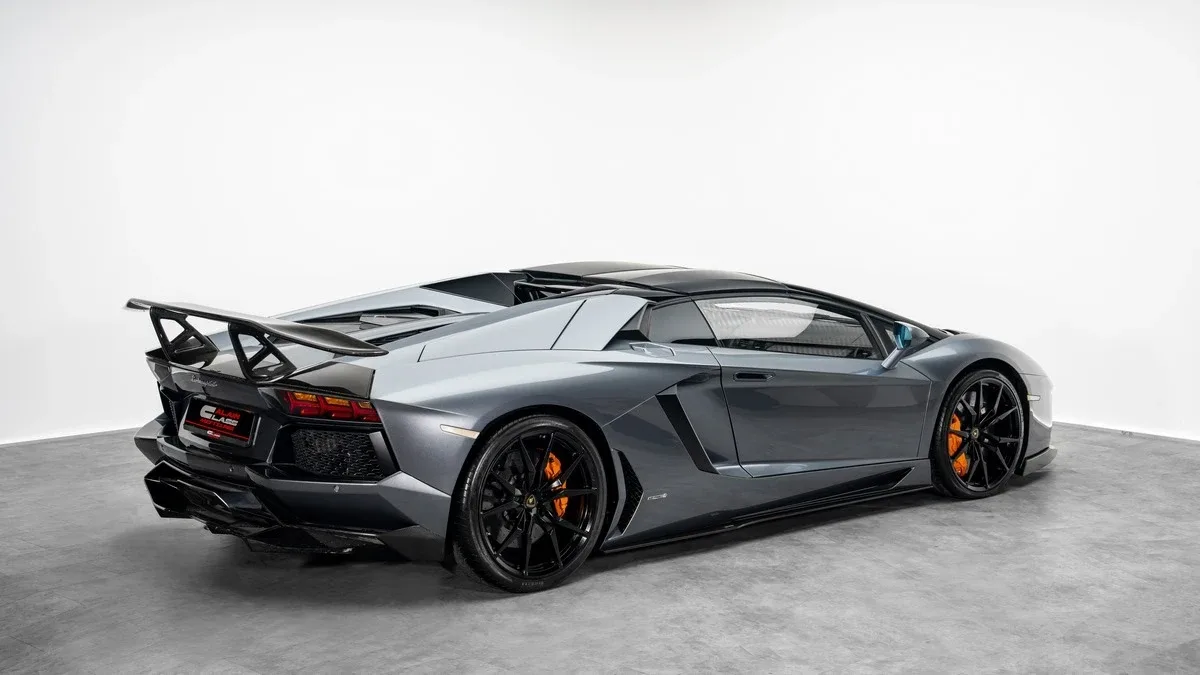 2015 Lamborghini Aventador Roadster angeboten von einem Fachhändler in Dubai, Vereinigte Arabische Emirate, Foto 3 von 25