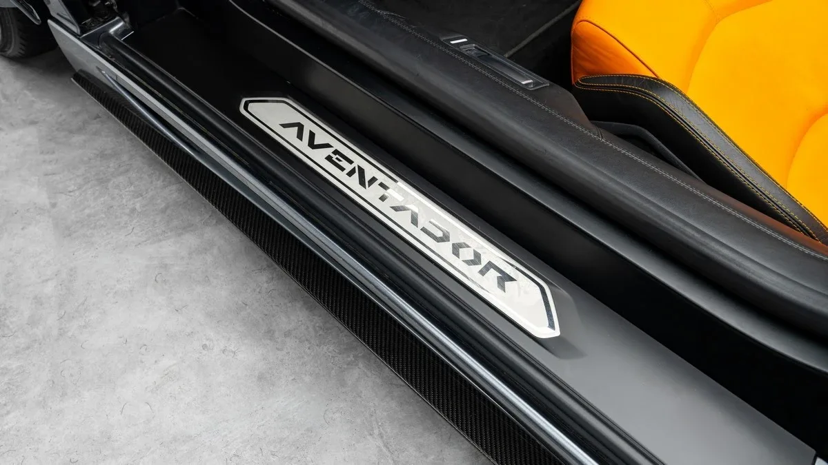 2015 Lamborghini Aventador Roadster angeboten von einem Fachhändler in Dubai, Vereinigte Arabische Emirate, Foto 9 von 25