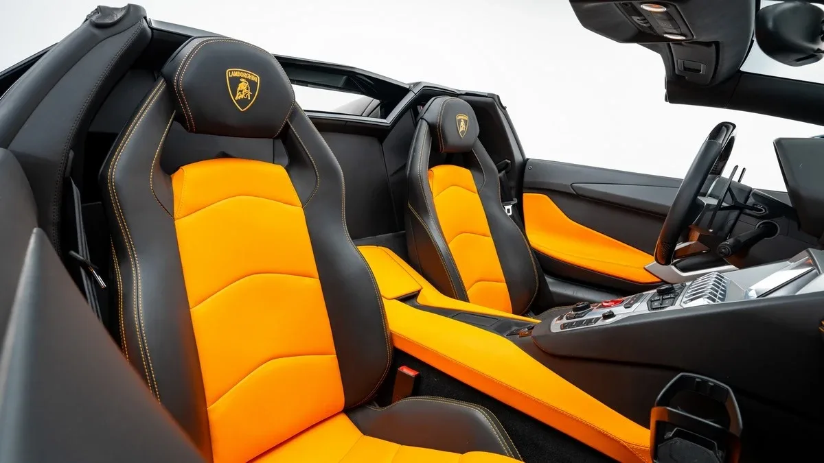 2015 Lamborghini Aventador Roadster angeboten von einem Fachhändler in Dubai, Vereinigte Arabische Emirate, Foto 19 von 25