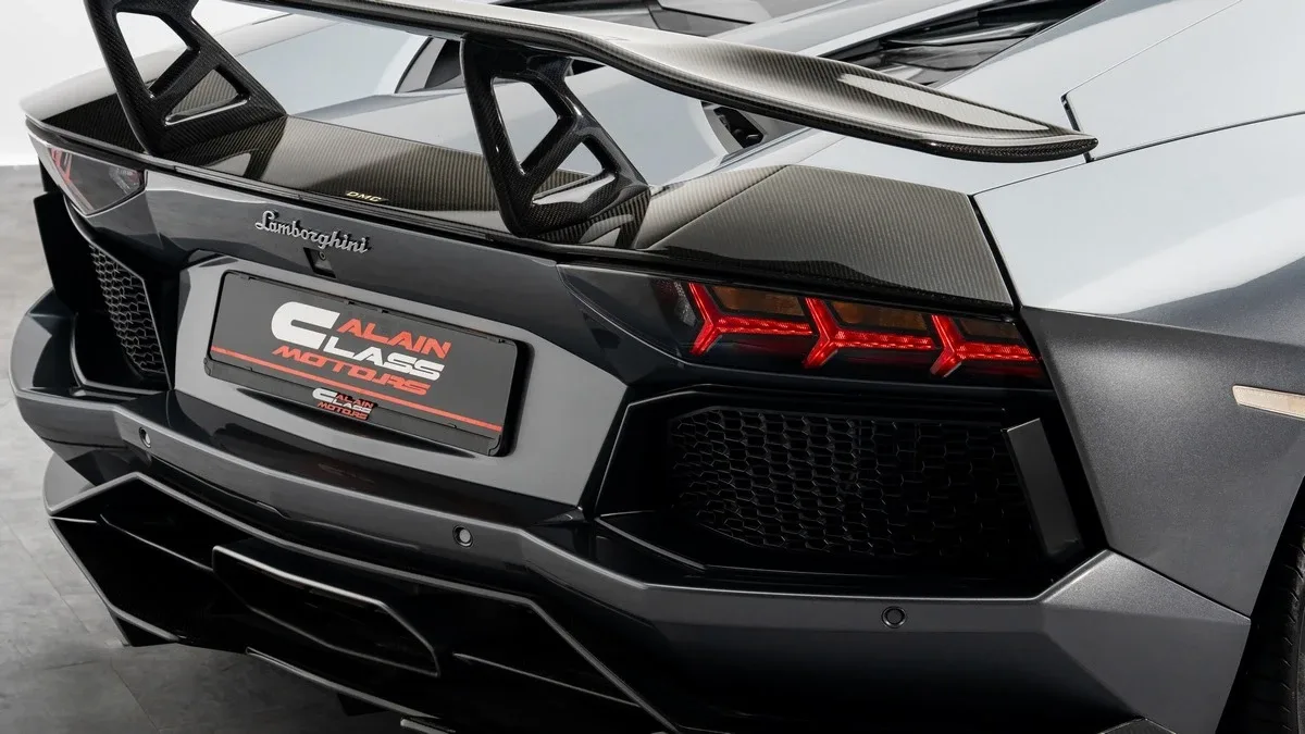 2015 Lamborghini Aventador Roadster angeboten von einem Fachhändler in Dubai, Vereinigte Arabische Emirate, Foto 24 von 25