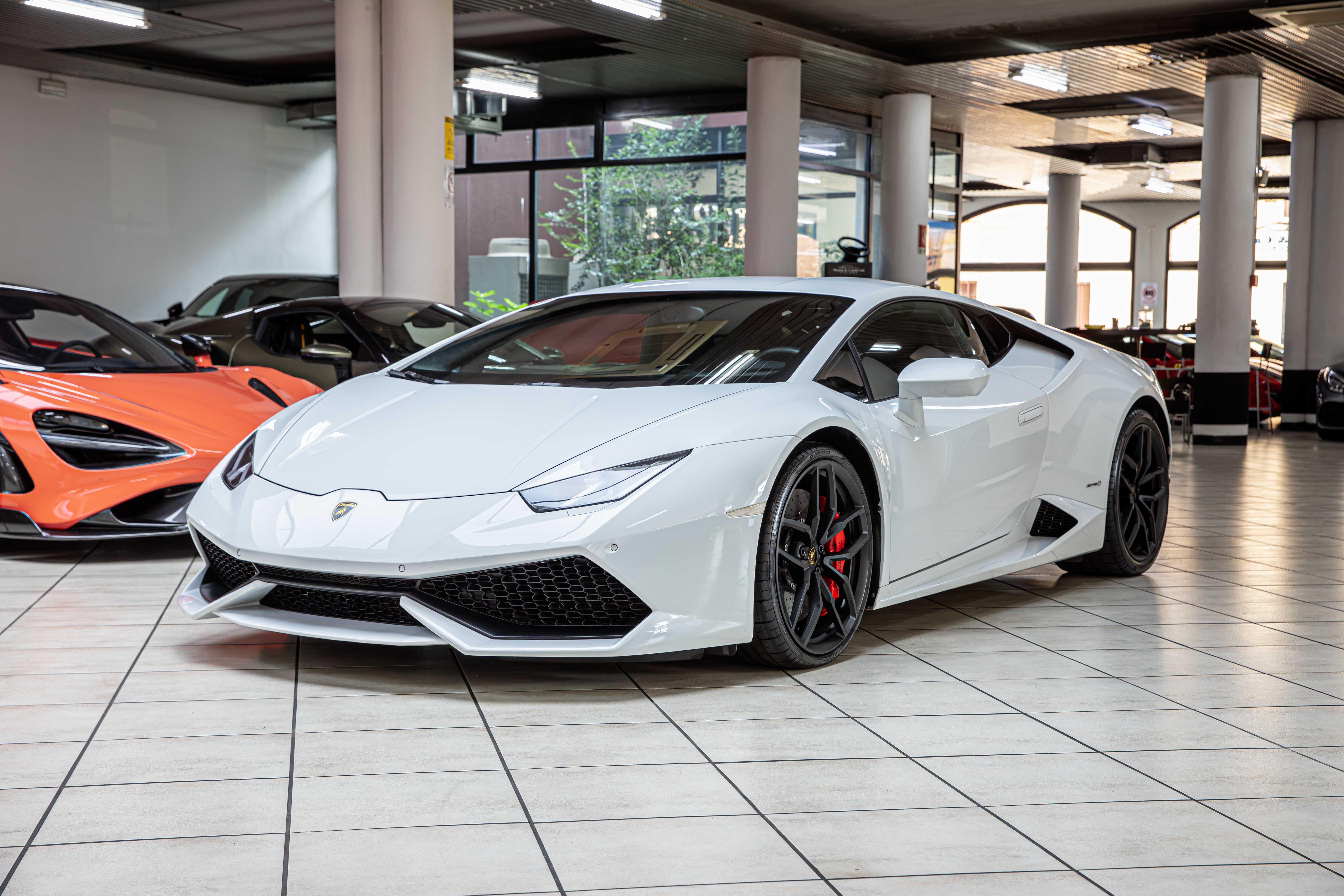 2015 Lamborghini Huracán LP 610-4 proposée par un concessionnaire spécialisé à Milan, Italie, photo 7 sur 20