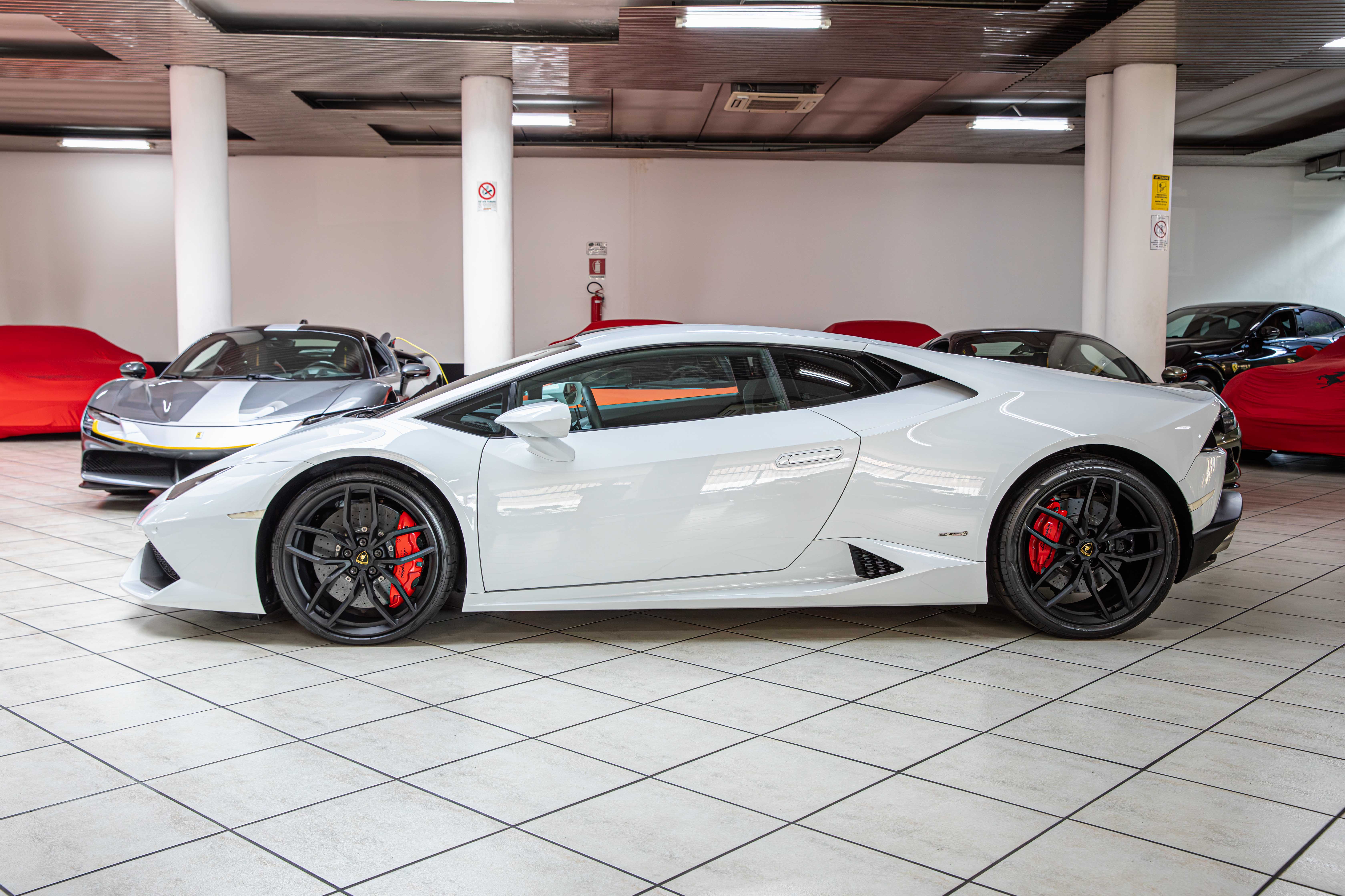 2015 Lamborghini Huracán LP 610-4 proposée par un concessionnaire spécialisé à Milan, Italie, photo 8 sur 20