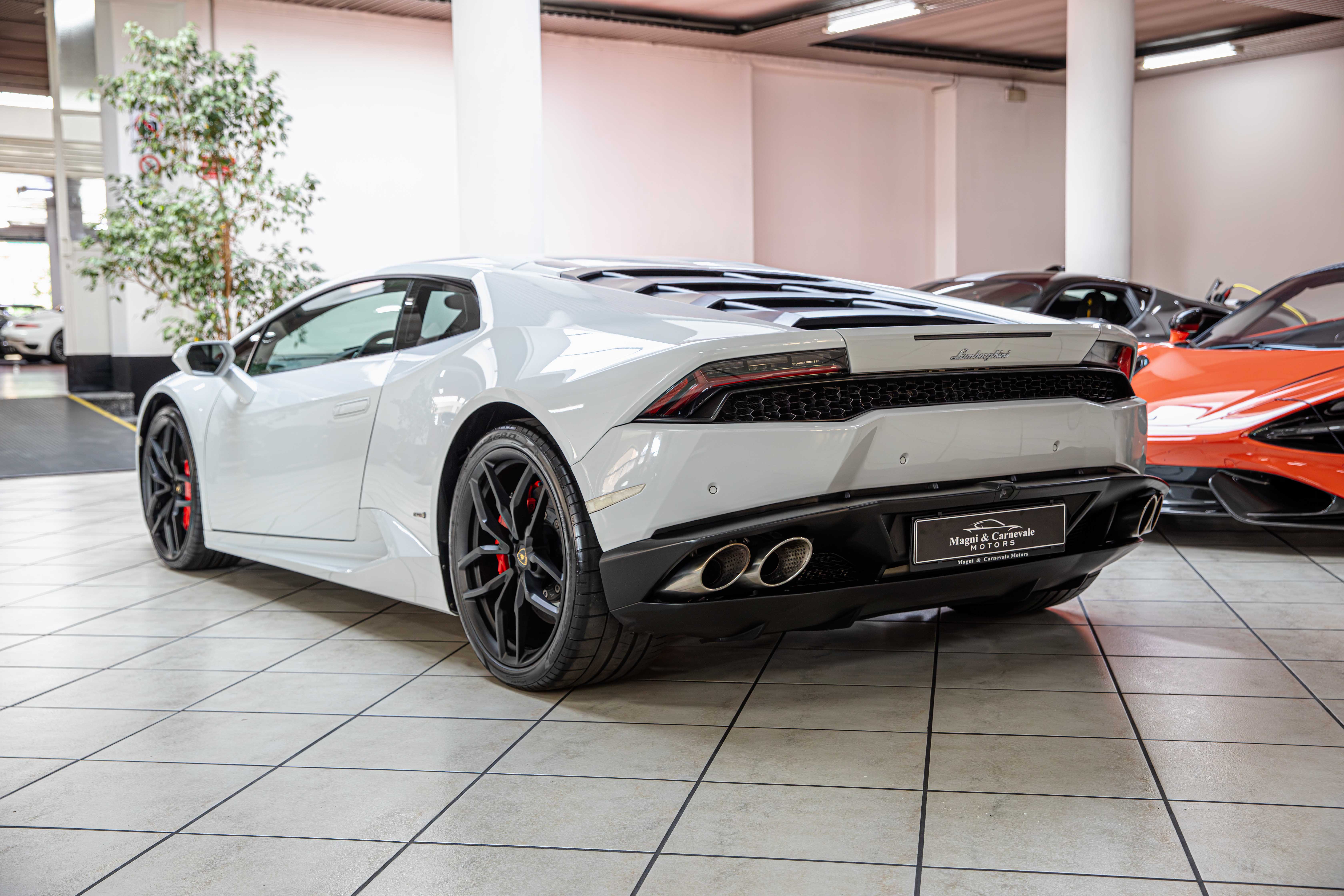 2015 Lamborghini Huracán LP 610-4 proposée par un concessionnaire spécialisé à Milan, Italie, photo 9 sur 20