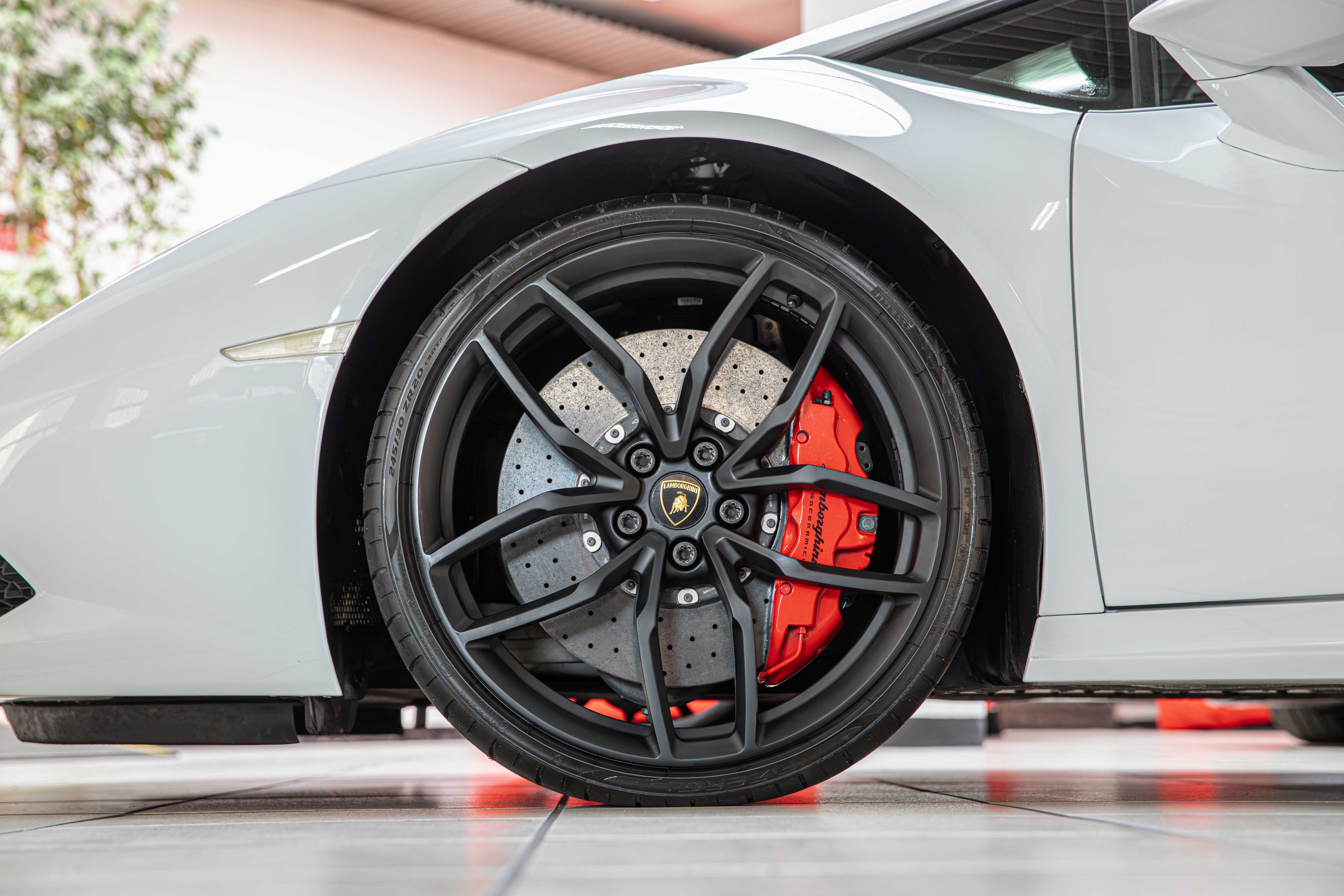 2015 Lamborghini Huracán LP 610-4 proposée par un concessionnaire spécialisé à Milan, Italie, photo 12 sur 20