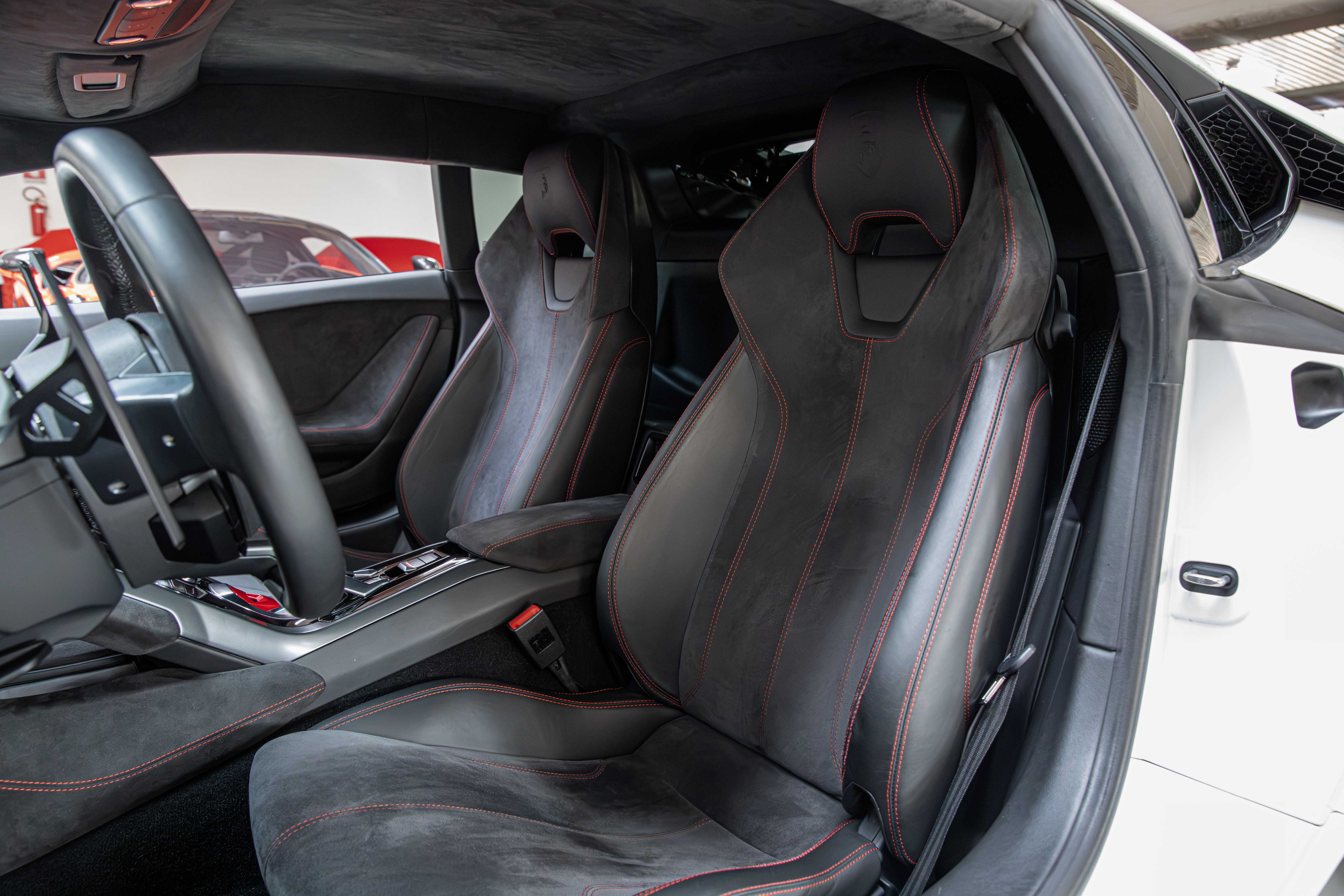 2015 Lamborghini Huracán LP 610-4 proposée par un concessionnaire spécialisé à Milan, Italie, photo 16 sur 20