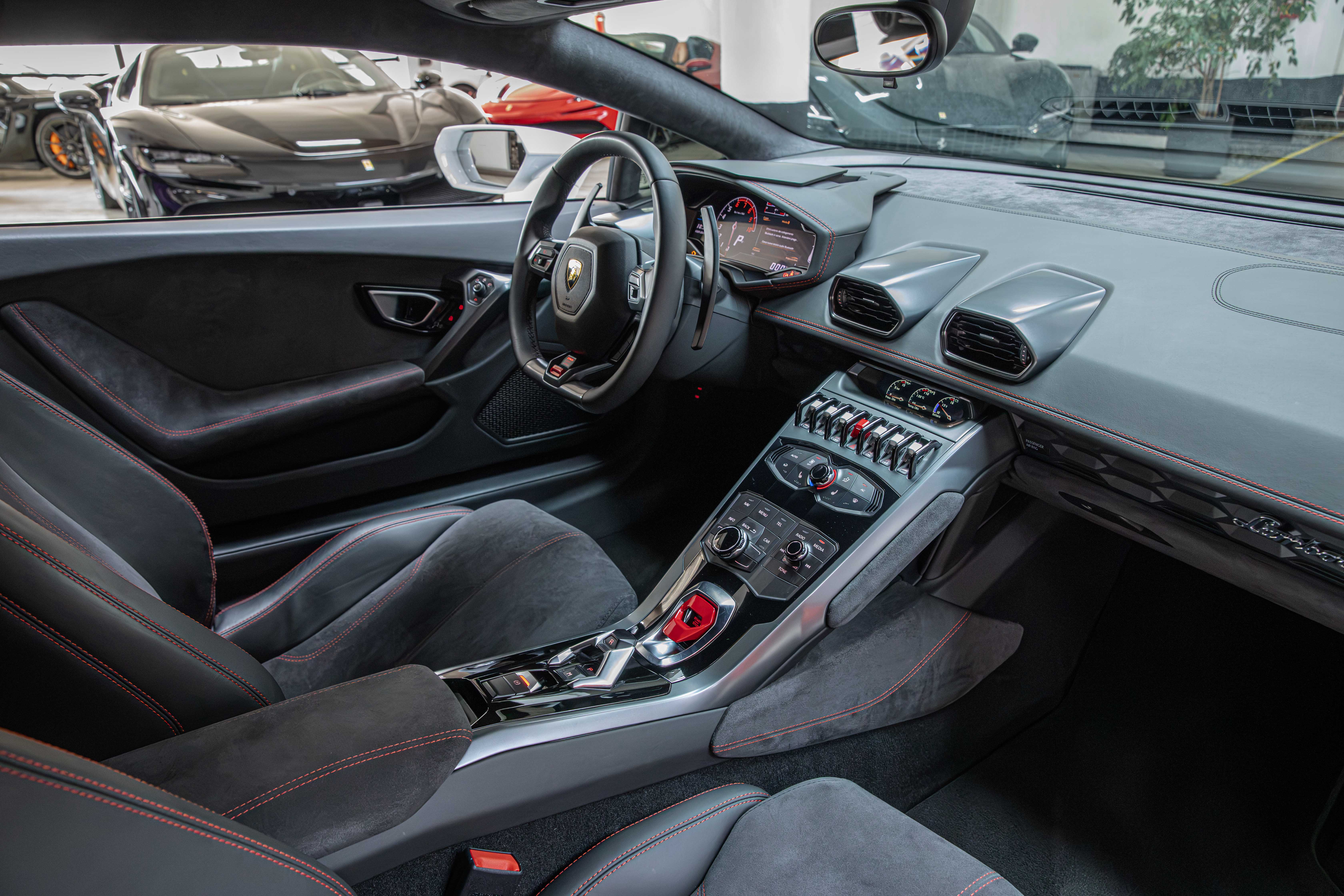 2015 Lamborghini Huracán LP 610-4 proposée par un concessionnaire spécialisé à Milan, Italie, photo 17 sur 20