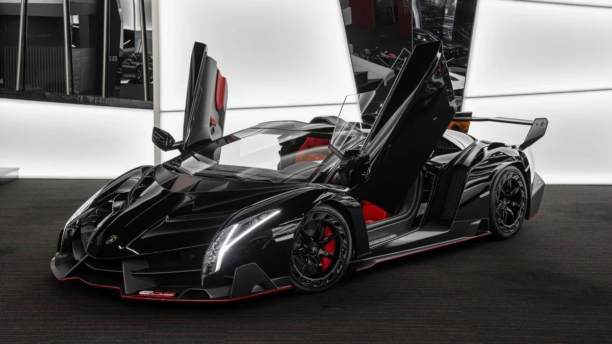 2015 Lamborghini Veneno Roadster angeboten von einem Fachhändler in Dubai, Vereinigte Arabische Emirate, Foto 2 von 25