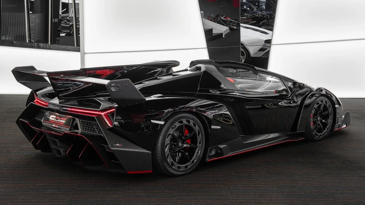 2015 Lamborghini Veneno Roadster angeboten von einem Fachhändler in Dubai, Vereinigte Arabische Emirate, Foto 3 von 25