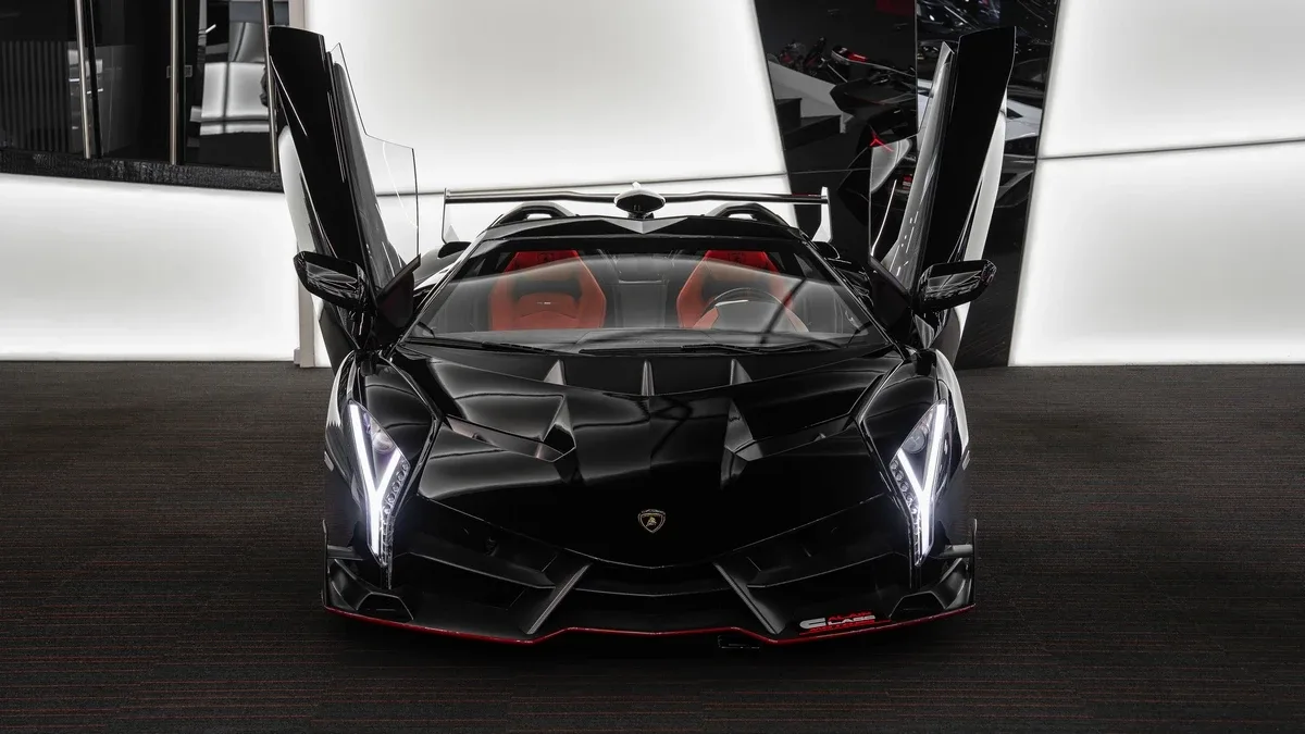 2015 Lamborghini Veneno Roadster angeboten von einem Fachhändler in Dubai, Vereinigte Arabische Emirate, Foto 4 von 25