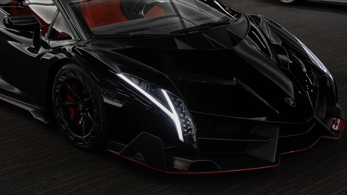 2015 Lamborghini Veneno Roadster angeboten von einem Fachhändler in Dubai, Vereinigte Arabische Emirate, Foto 8 von 25