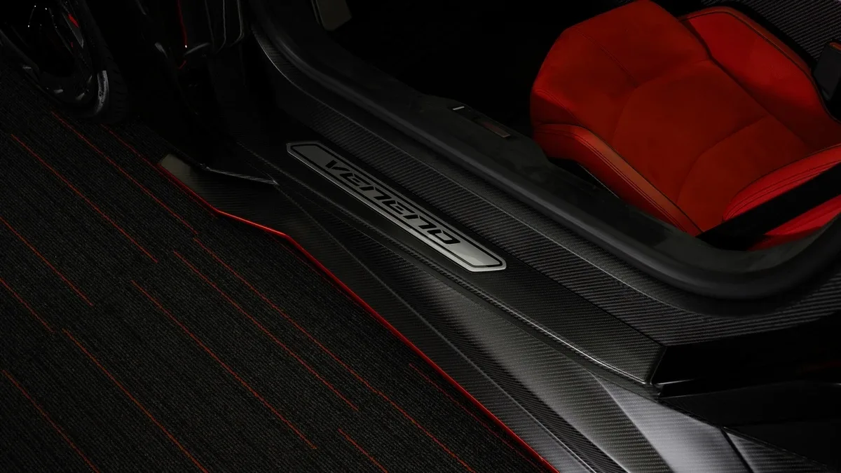 2015 Lamborghini Veneno Roadster angeboten von einem Fachhändler in Dubai, Vereinigte Arabische Emirate, Foto 12 von 25