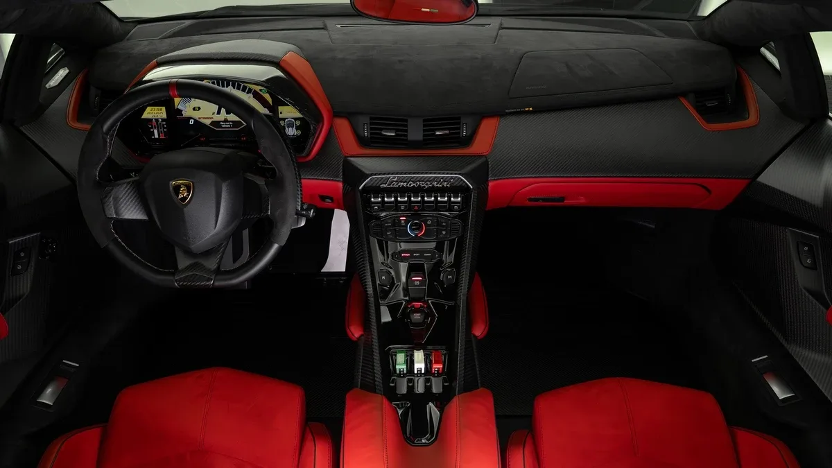 2015 Lamborghini Veneno Roadster angeboten von einem Fachhändler in Dubai, Vereinigte Arabische Emirate, Foto 15 von 25