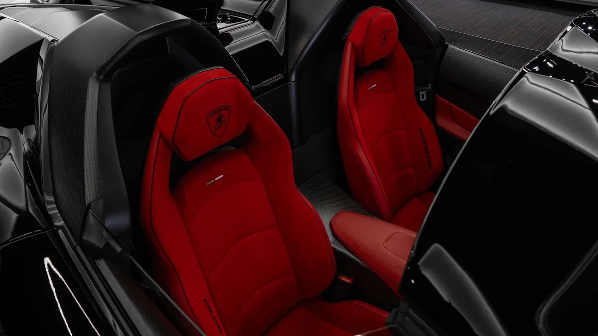 2015 Lamborghini Veneno Roadster angeboten von einem Fachhändler in Dubai, Vereinigte Arabische Emirate, Foto 23 von 25