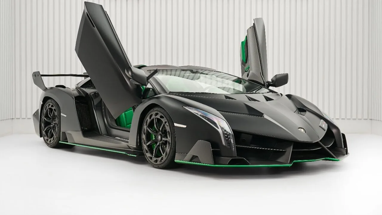 2015 Lamborghini Veneno Roadster proposée par un concessionnaire spécialisé à Dubai, Émirats arabes unis, photo principale