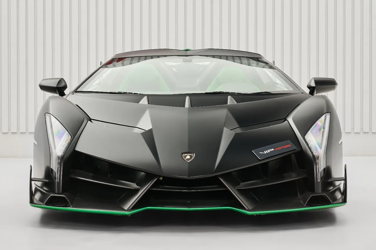 2015 Lamborghini Veneno Roadster proposée par un concessionnaire spécialisé à Dubai, Émirats arabes unis, photo 3 sur 10