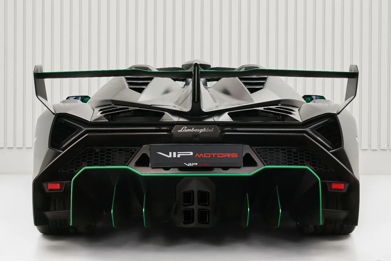 2015 Lamborghini Veneno Roadster proposée par un concessionnaire spécialisé à Dubai, Émirats arabes unis, photo 5 sur 10