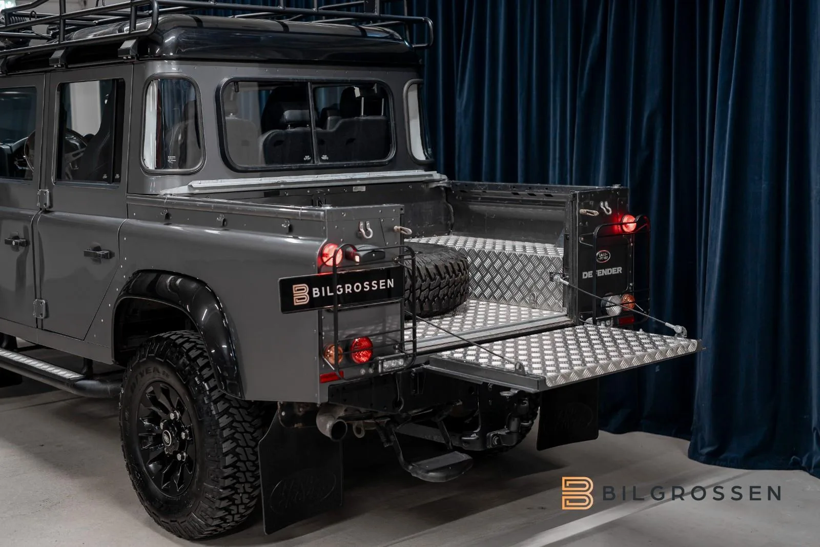 2015 Land Rover Defender 110 Classic Double Cab Pick Up, 14/24