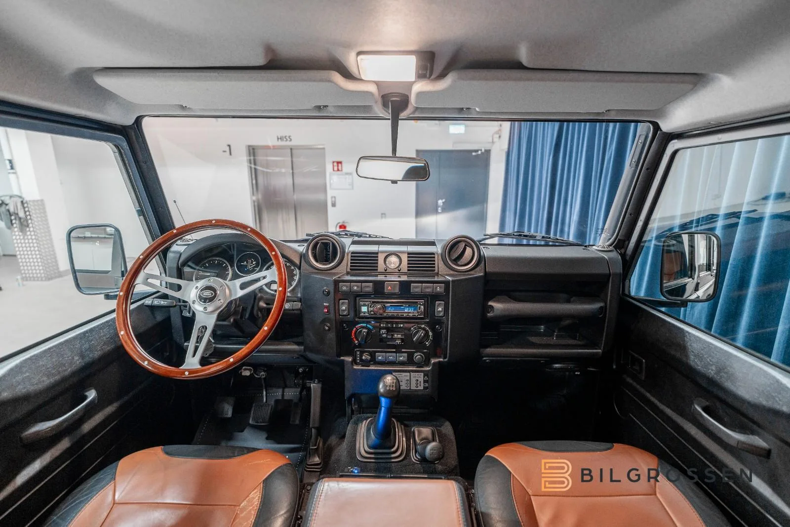 2015 Land Rover Defender 110 Classic Double Cab Pick Up, 17/24